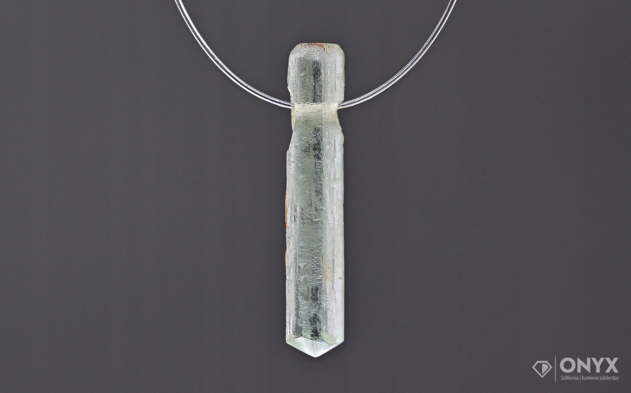 Akvamarín provrtaný přírodní křišťál 14x3,5 m