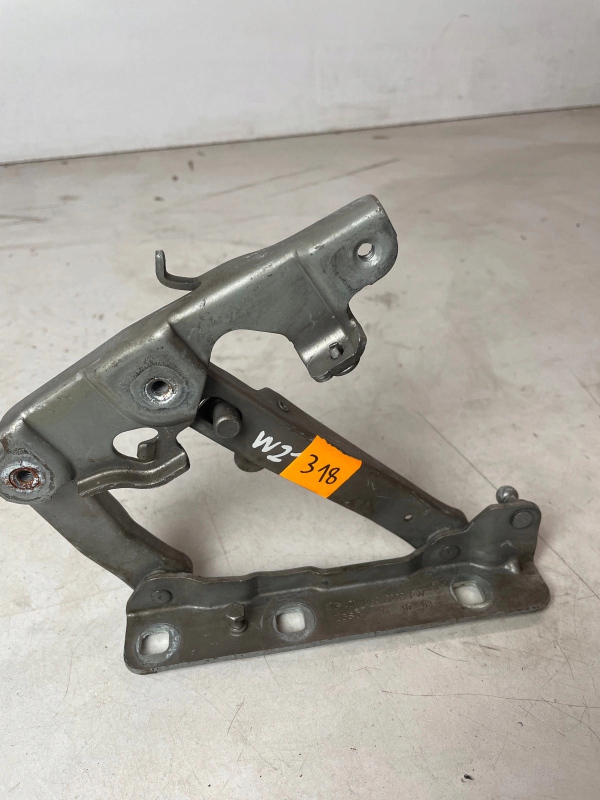 hinge bonnets front front right Mercedes E klasa W211 CLS W219