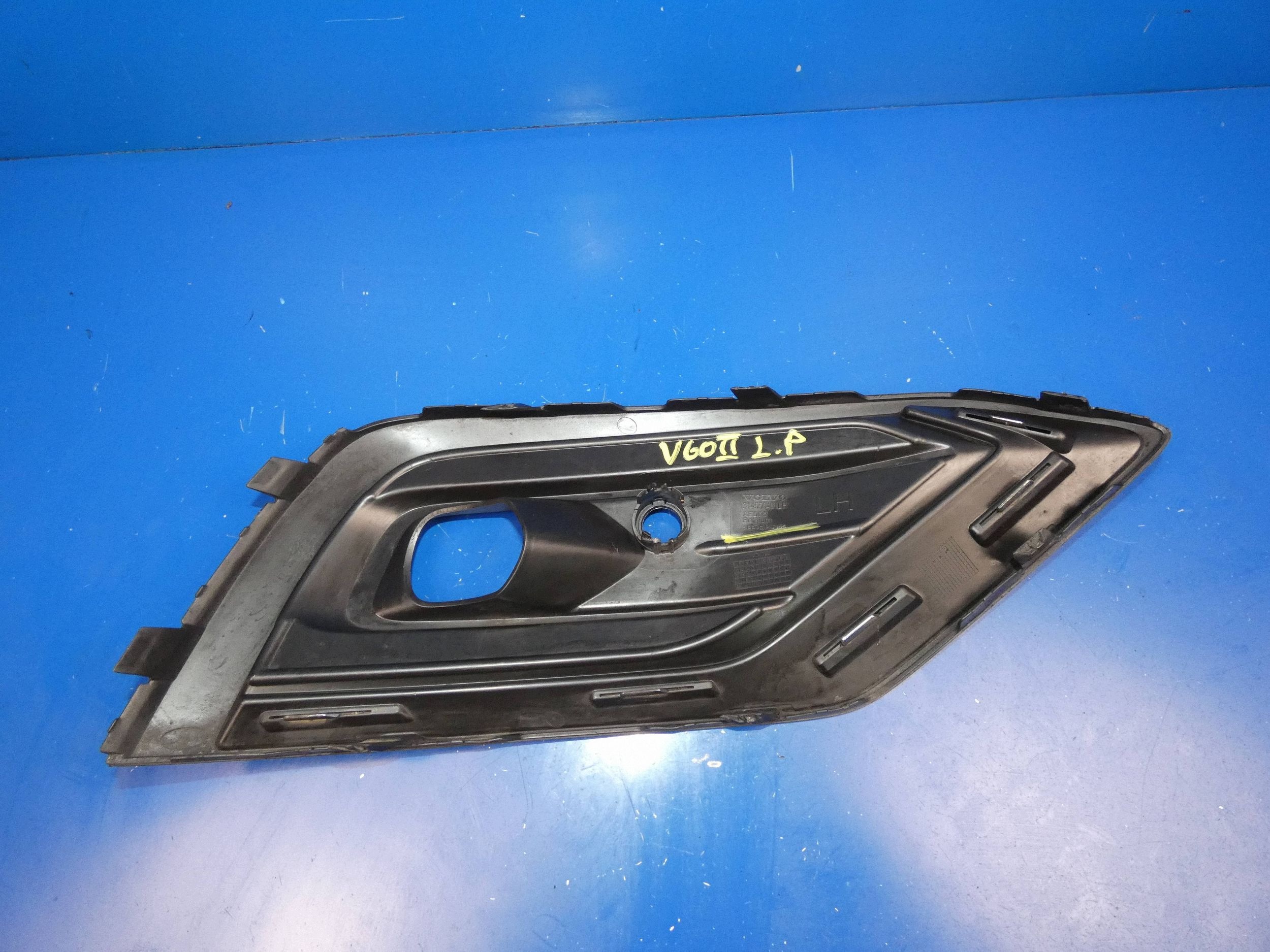 VOLVO V60 II S60 III grid of a bumper left front front CHROM