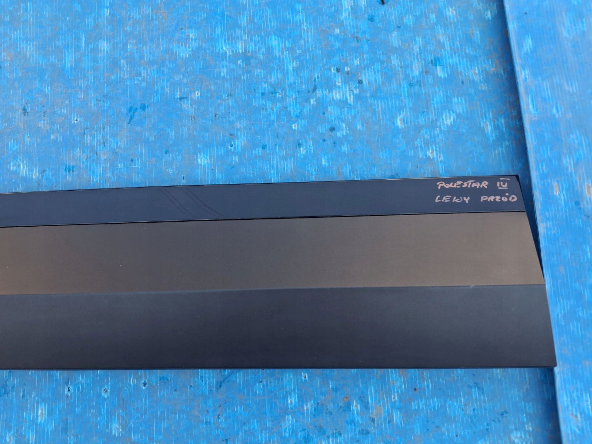 moulding for door left front POLESTAR 4 2023R->