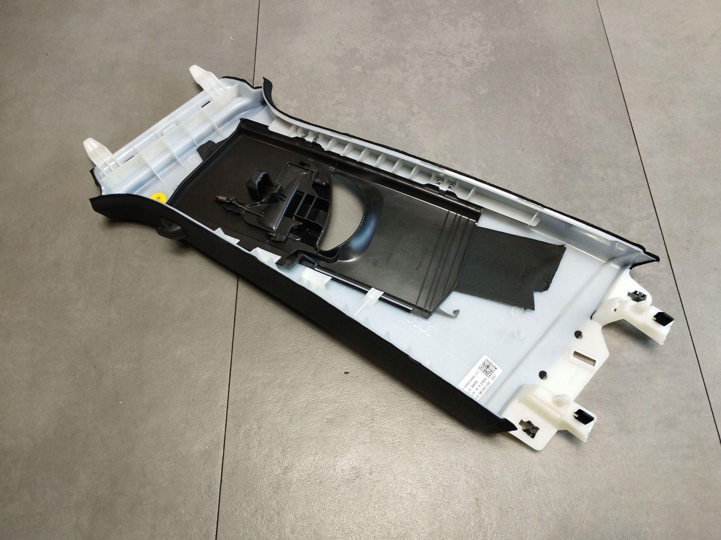 Audi A5 B10 KOMBI cover slupka B upper right 8B3867244