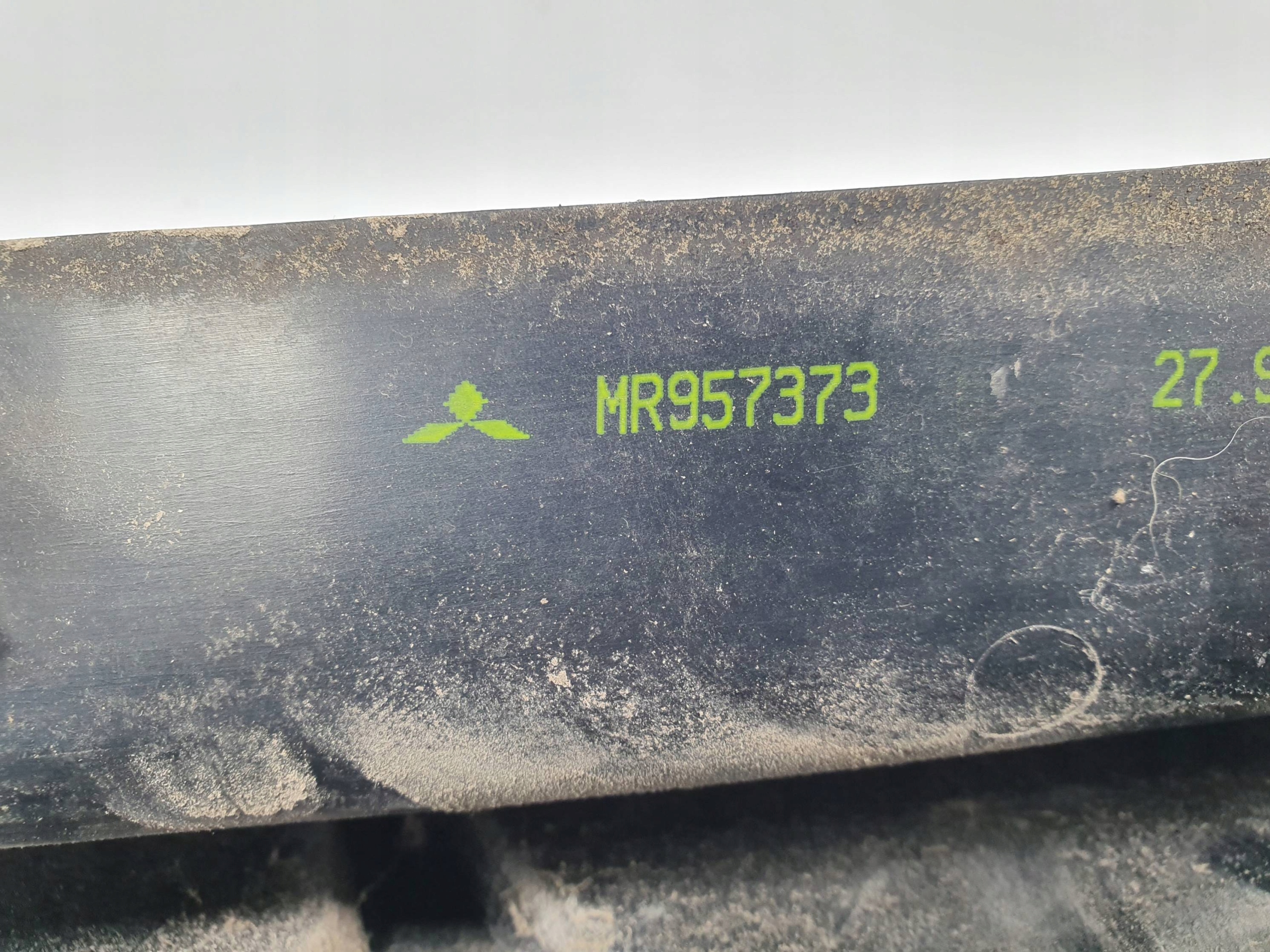 light left rear part MR957373 MITSHUBISHI COLT