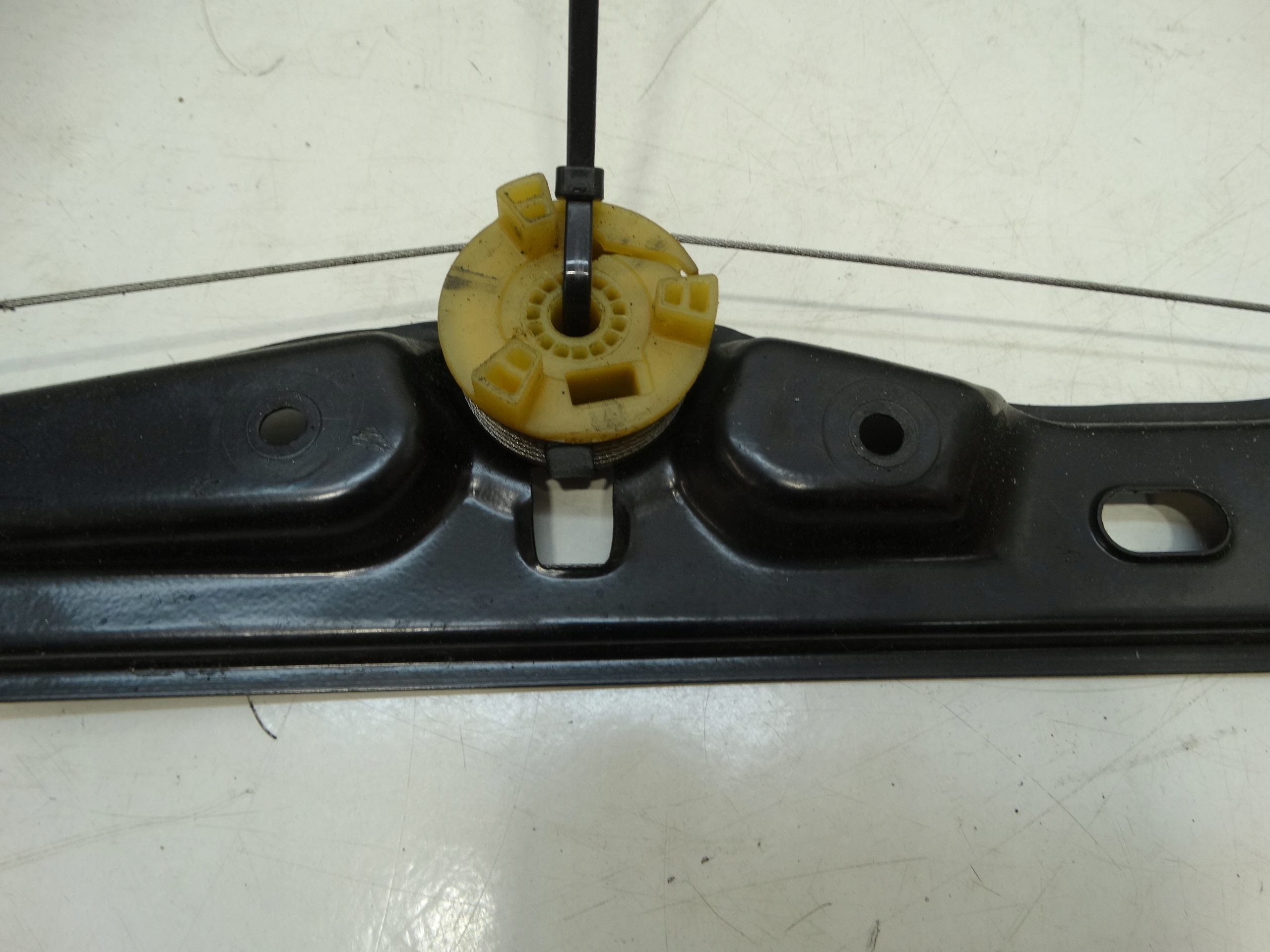 window regulator left rear part BMW 1 F20 2013R. 7242555