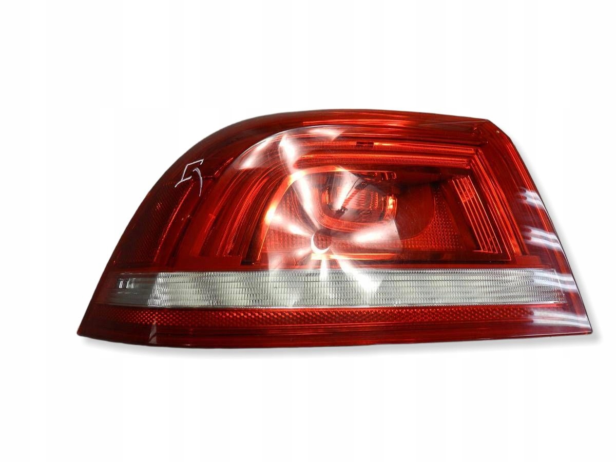 Volkswagen Eos light left rear part w fender 1Q0945095T