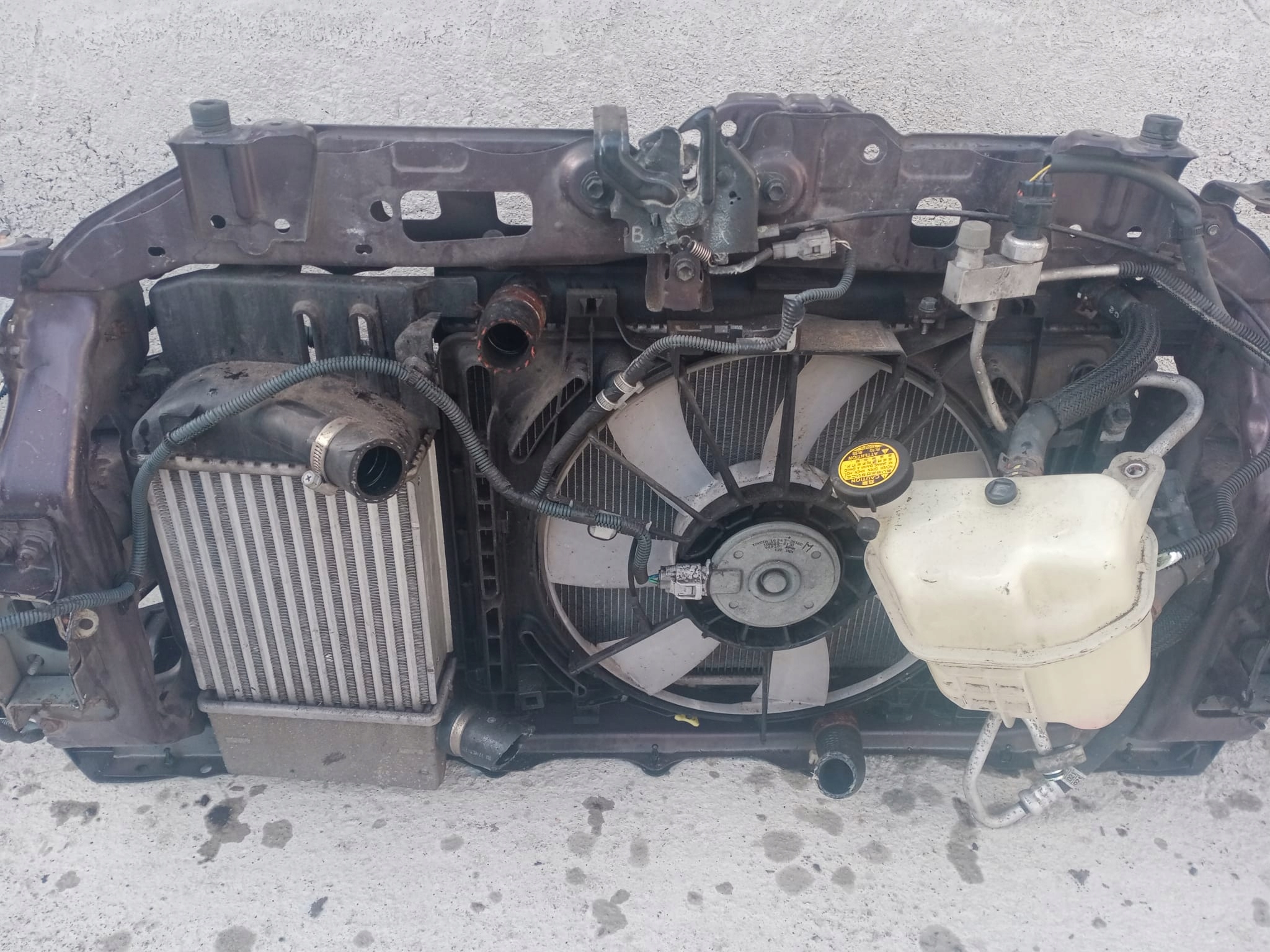 TOYOTA URBAN CRUISER 09-> support panel for radiators