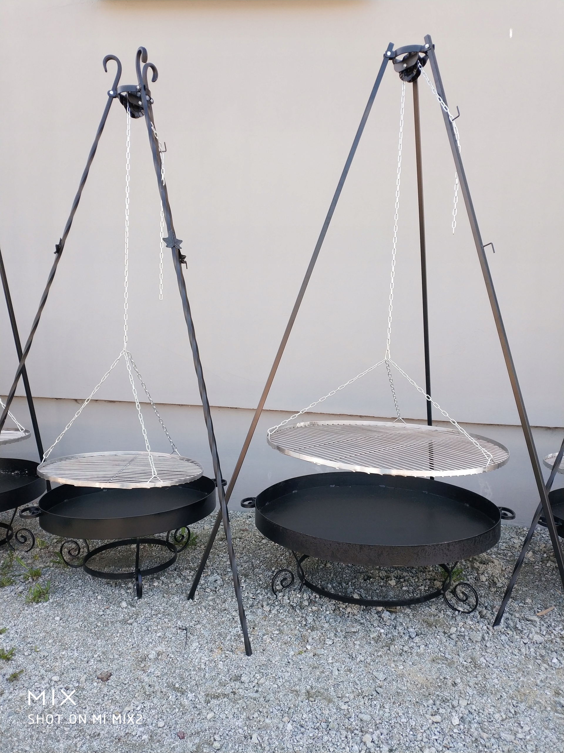 TRÓJNÓG OZDOBNY SKŁADANY Z PROFILU STOJAK GRILL Wysokość produktu 187 cm