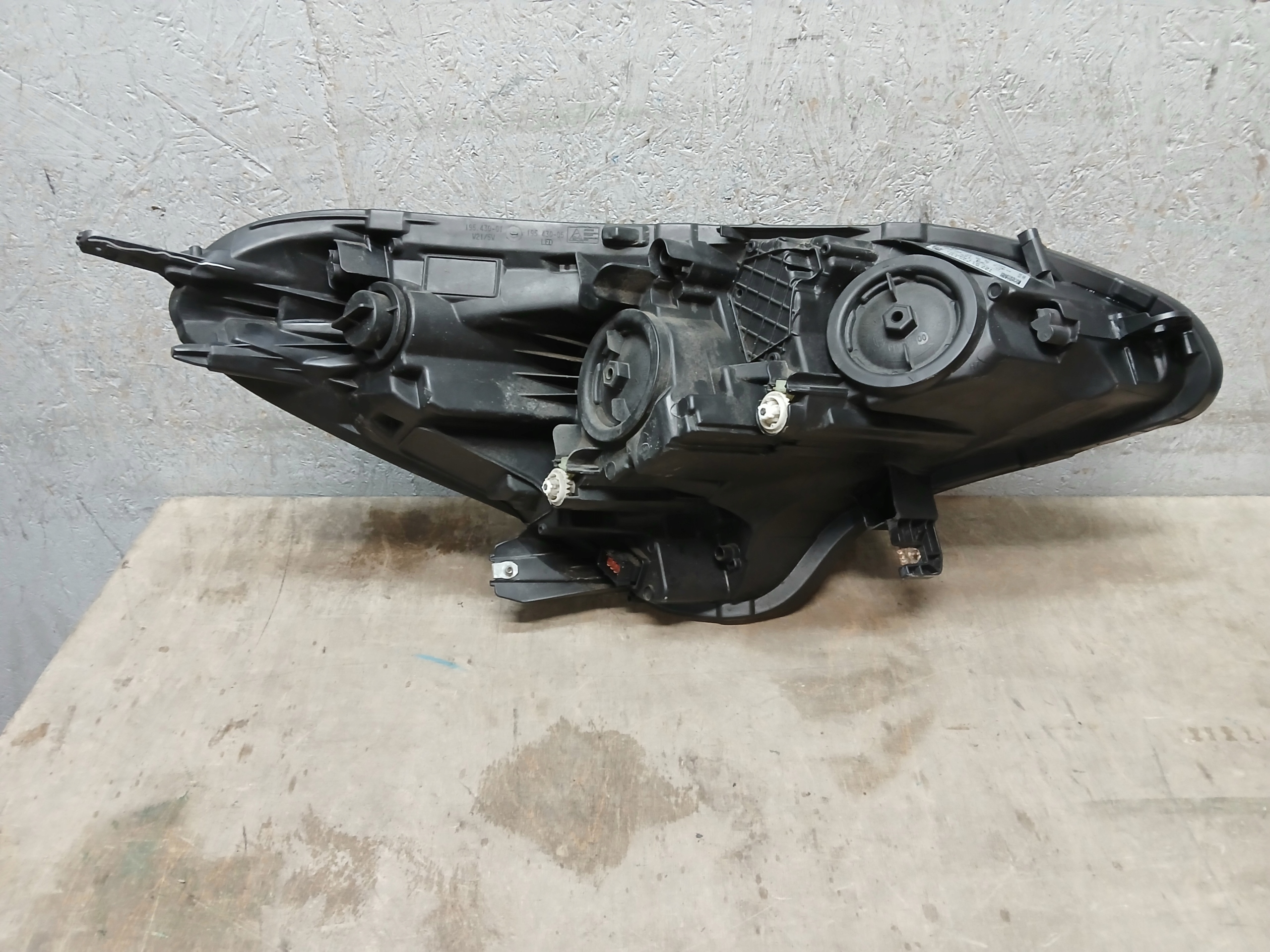light front left OPEL CORSA E 13381335LH