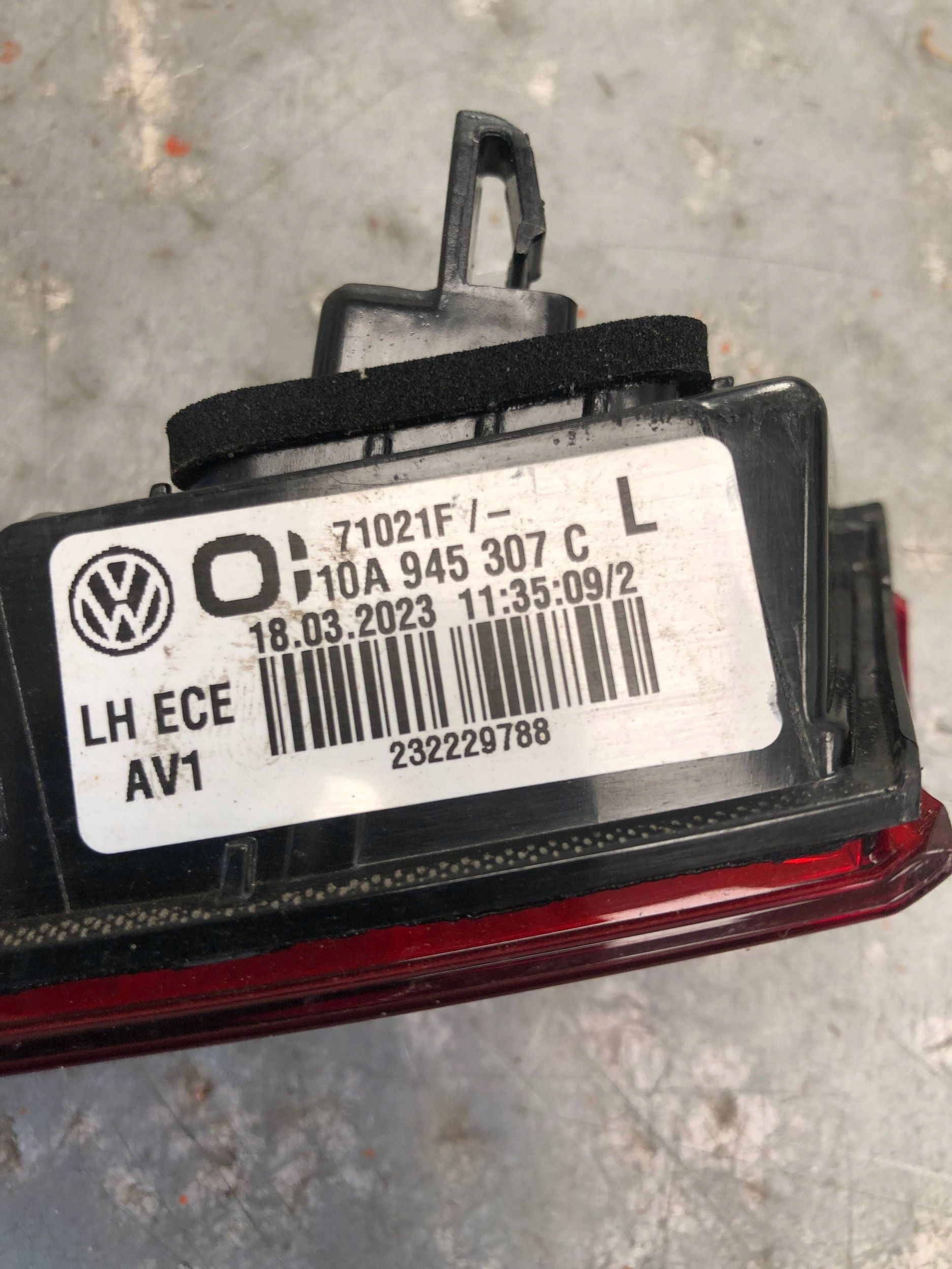 light left rear part to the bonnet VW ID3 ID.3 10A945307C