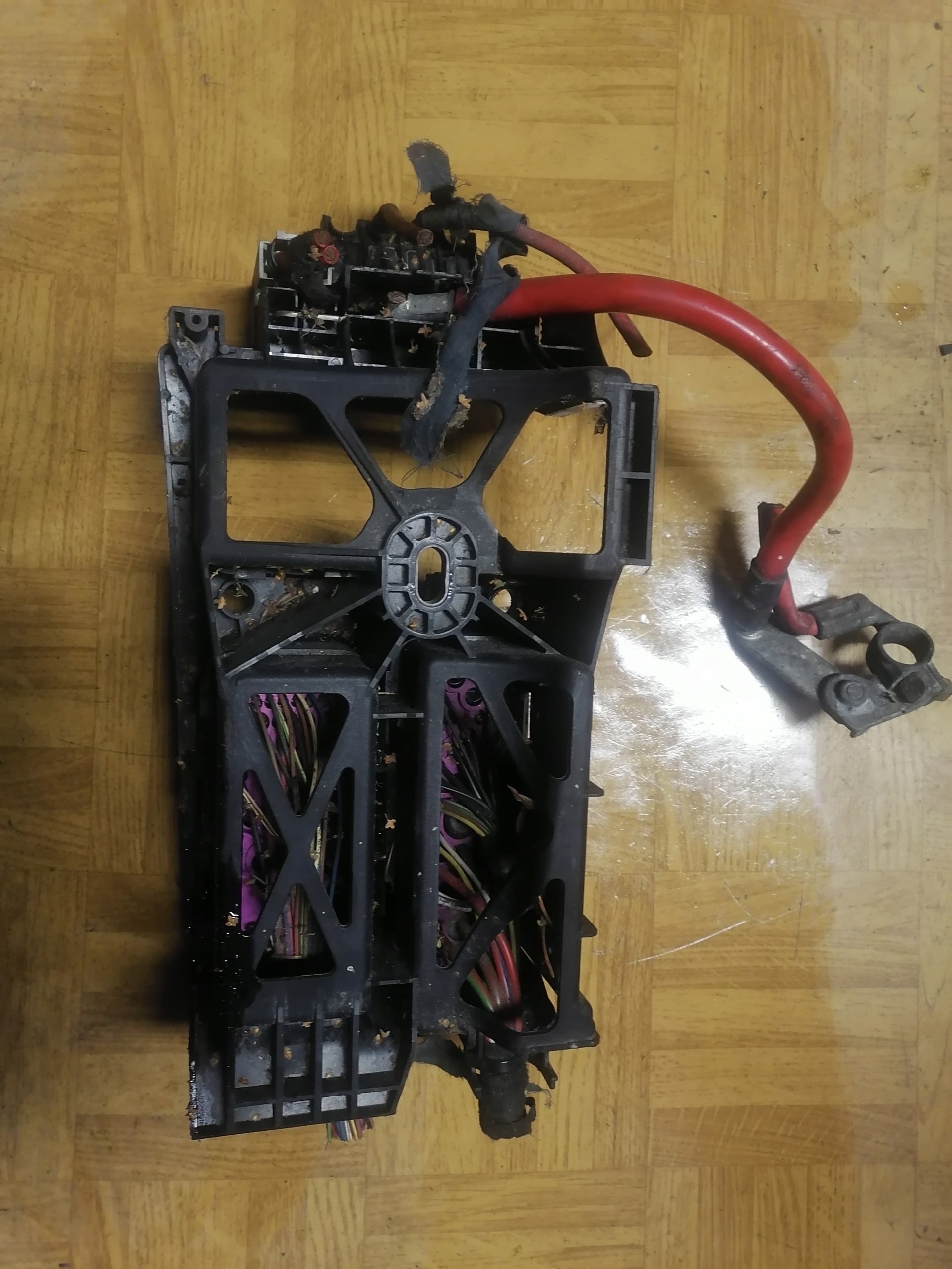 Module fusibles ZAFIRA B 1.9 CDTI 13138966
