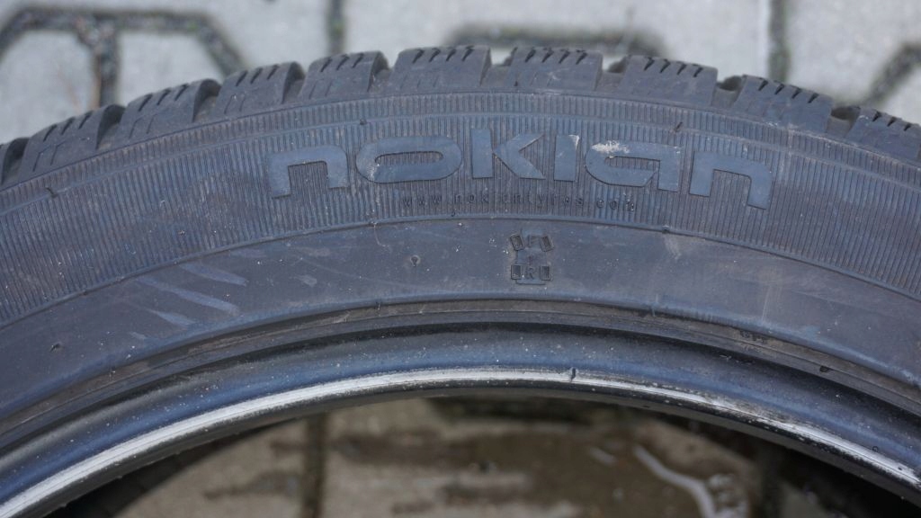 4 Winter- Reifen NOKIAN - 235 45 R19