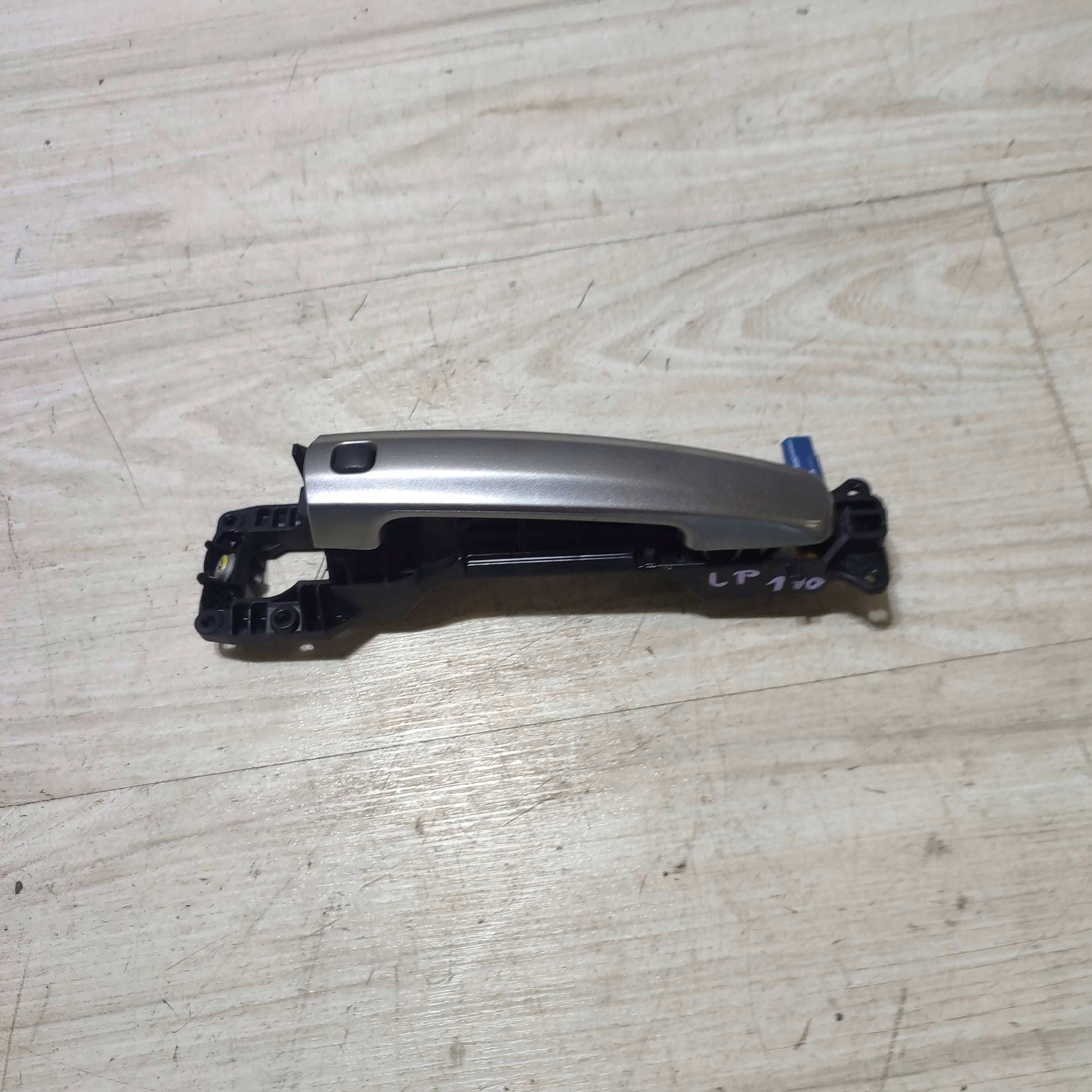 exterior handle door przednich front left Suzuki Vitara (LY)