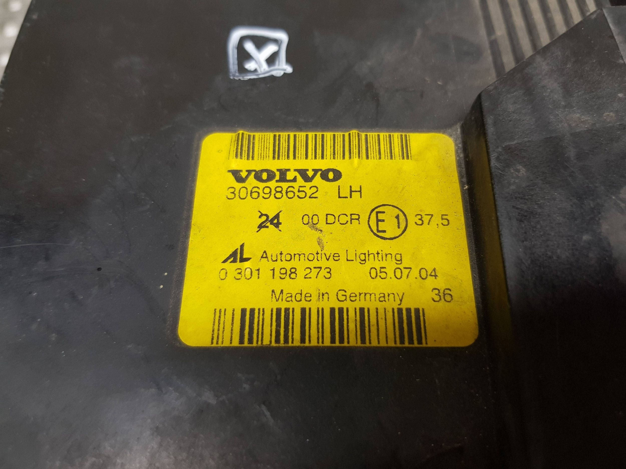 light REFLEKTOR left front XENON 30698652 VOLVO V50 and S40 II 03-11