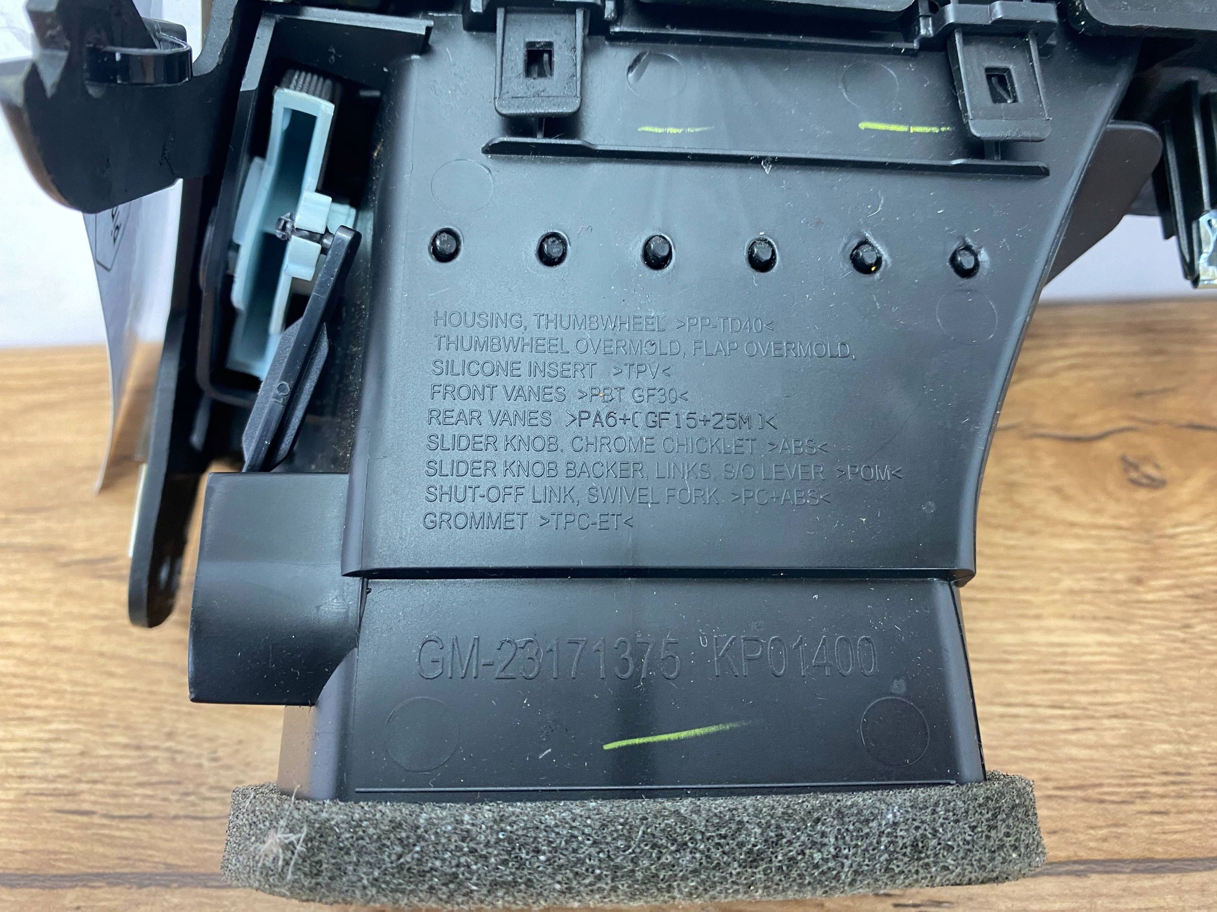 grid air conditioning devices side of the dashboard Cadillac CTS III 2014+