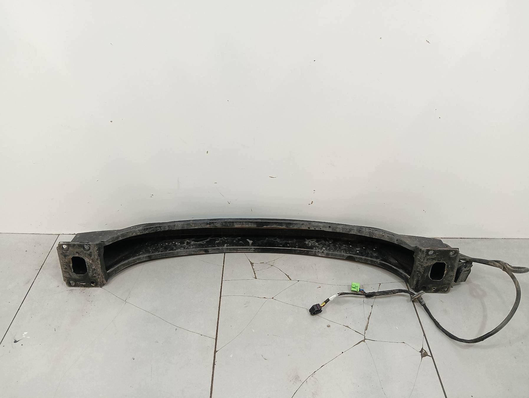 traverse pare choc arrière 7P0807309A Porsche Cayenne II (2010-2017)