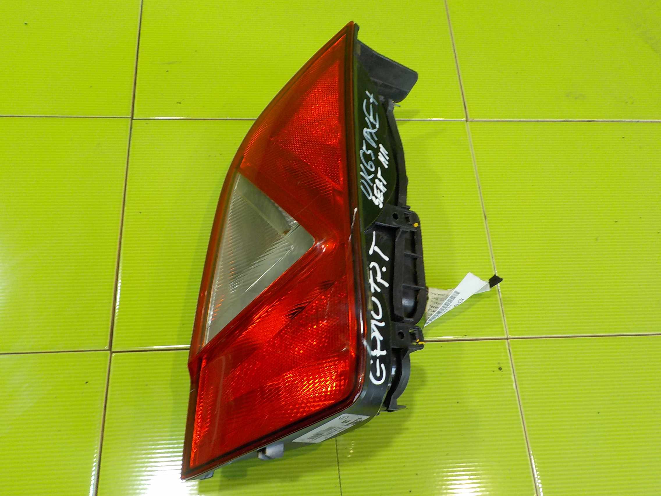 SEAT MII 15rd фара права зад.