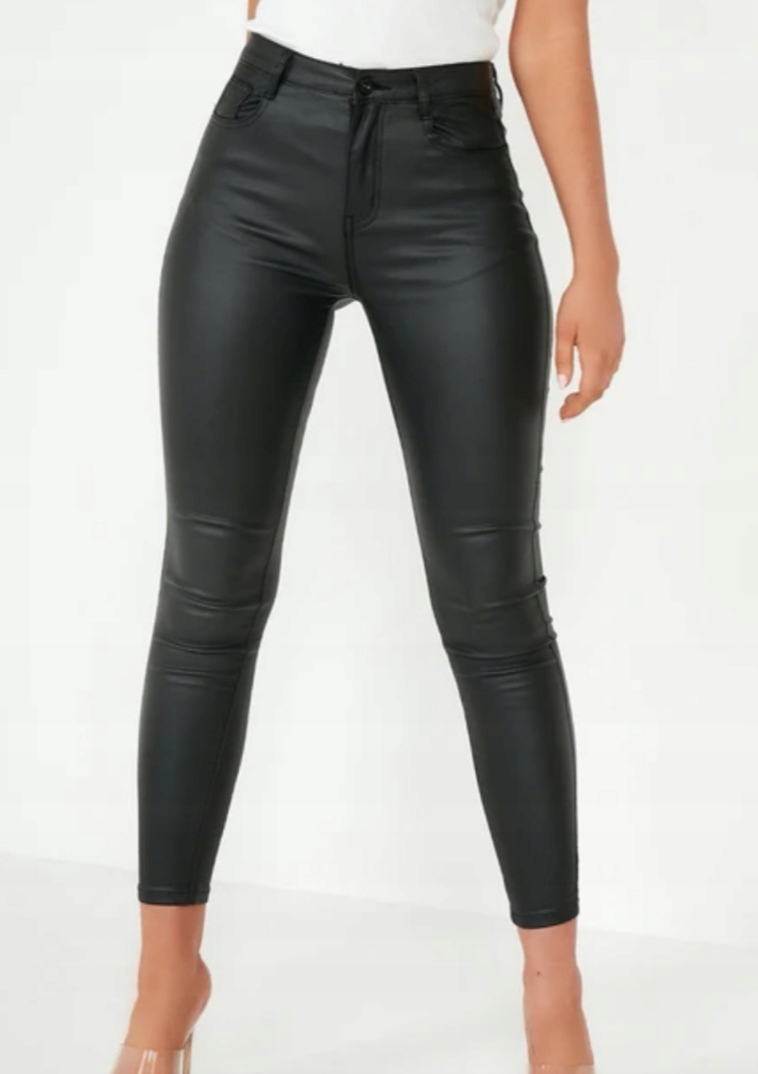 

Czarne spodnie woskowane push Up Nowość 2020 42