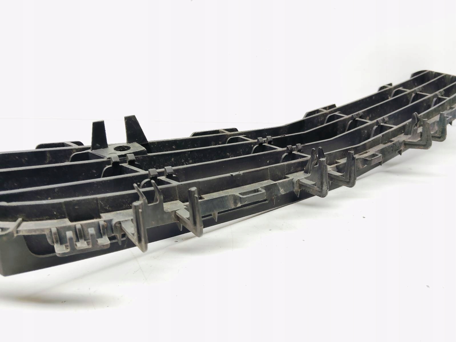 grid of a bumper front central Opel Astra H 1.9 CDTI 375768702