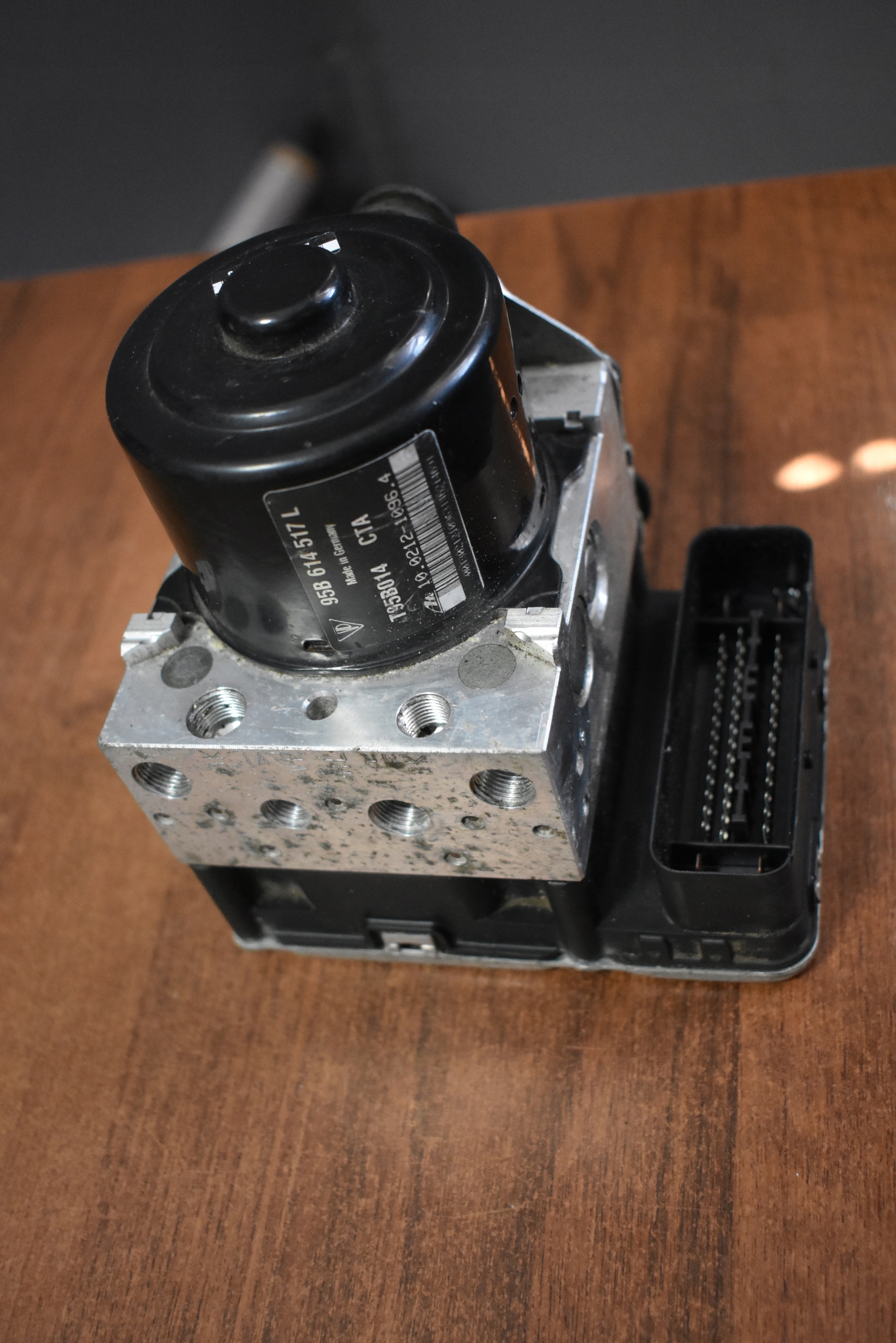 IDEALNY control unit pump ABS PORSCHE MACAN 1
