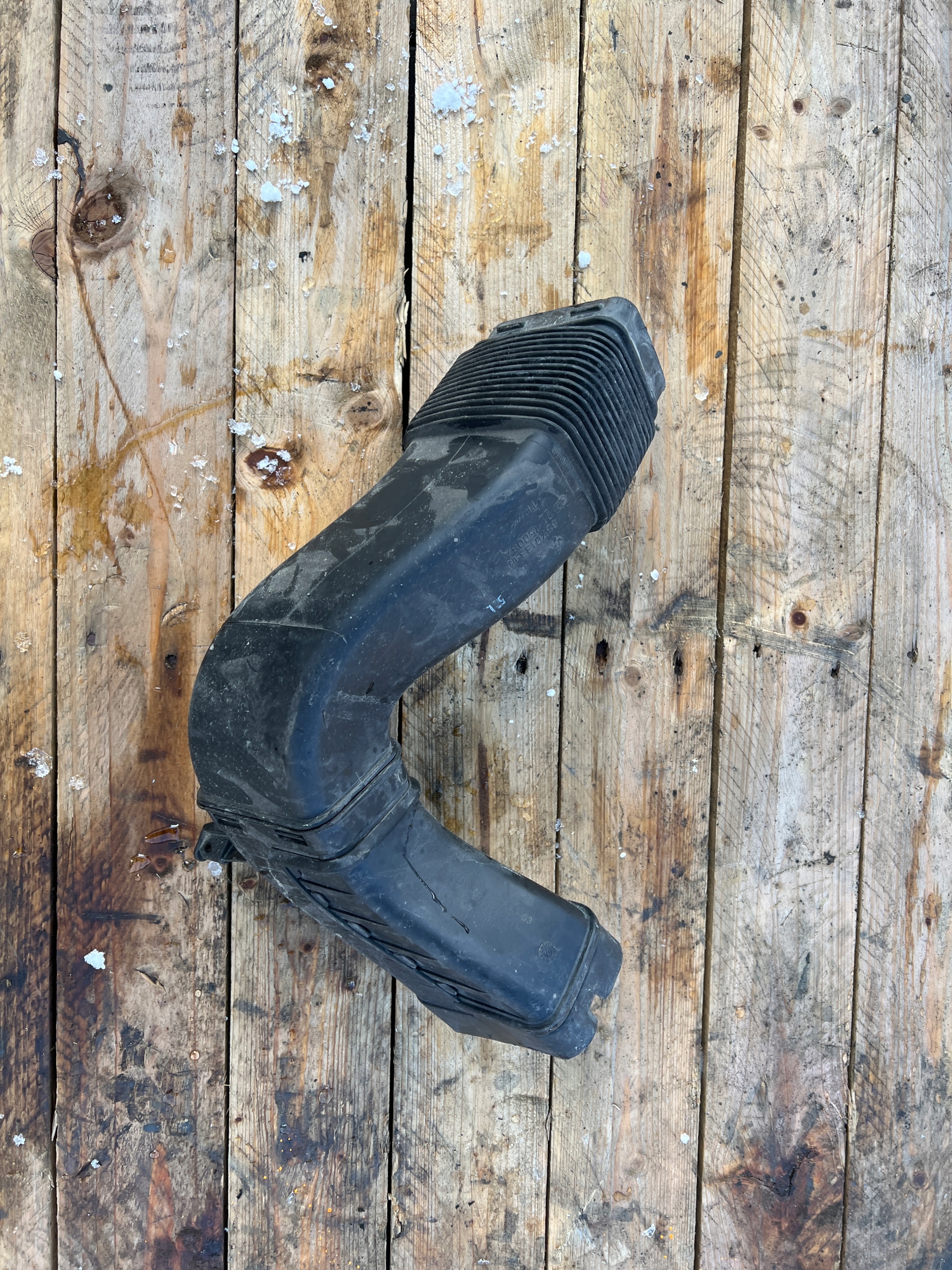 8576296 - BMW F10 F11 LCI воздуховод 8570133