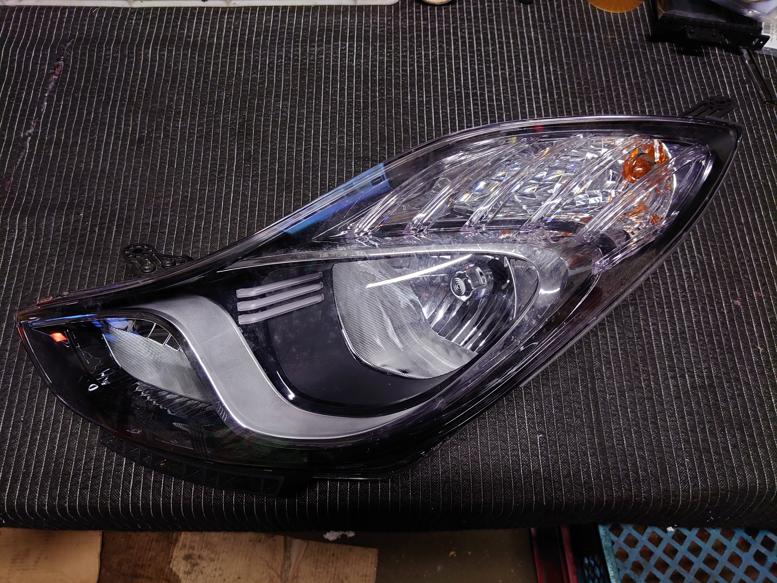 HYUNDAI IX20 LAMPA LEWA PRZEDNIA REFLEKTOR EU