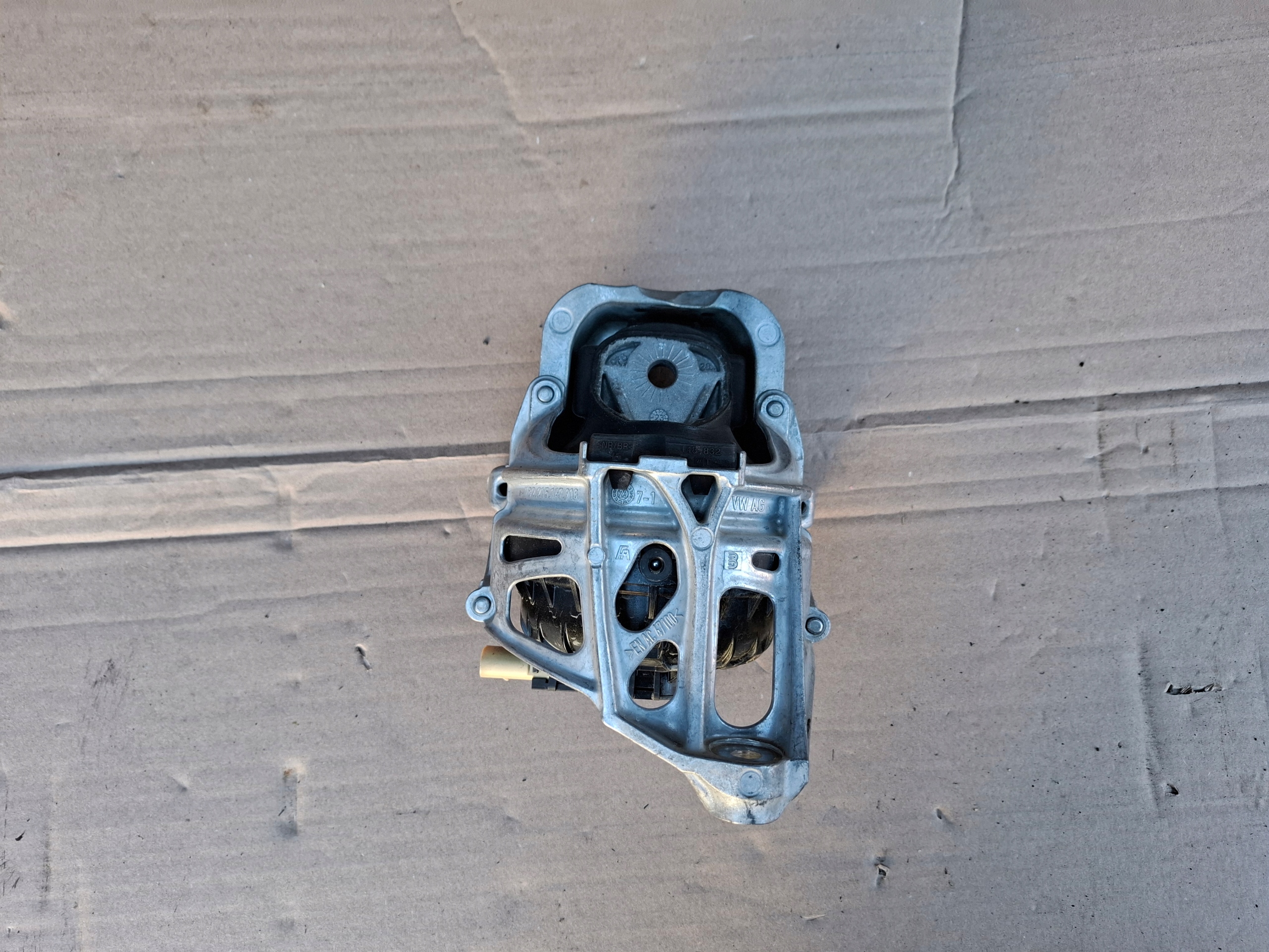 engine mount right AUDI RS6 A6 RS7 A7 C8 23r
