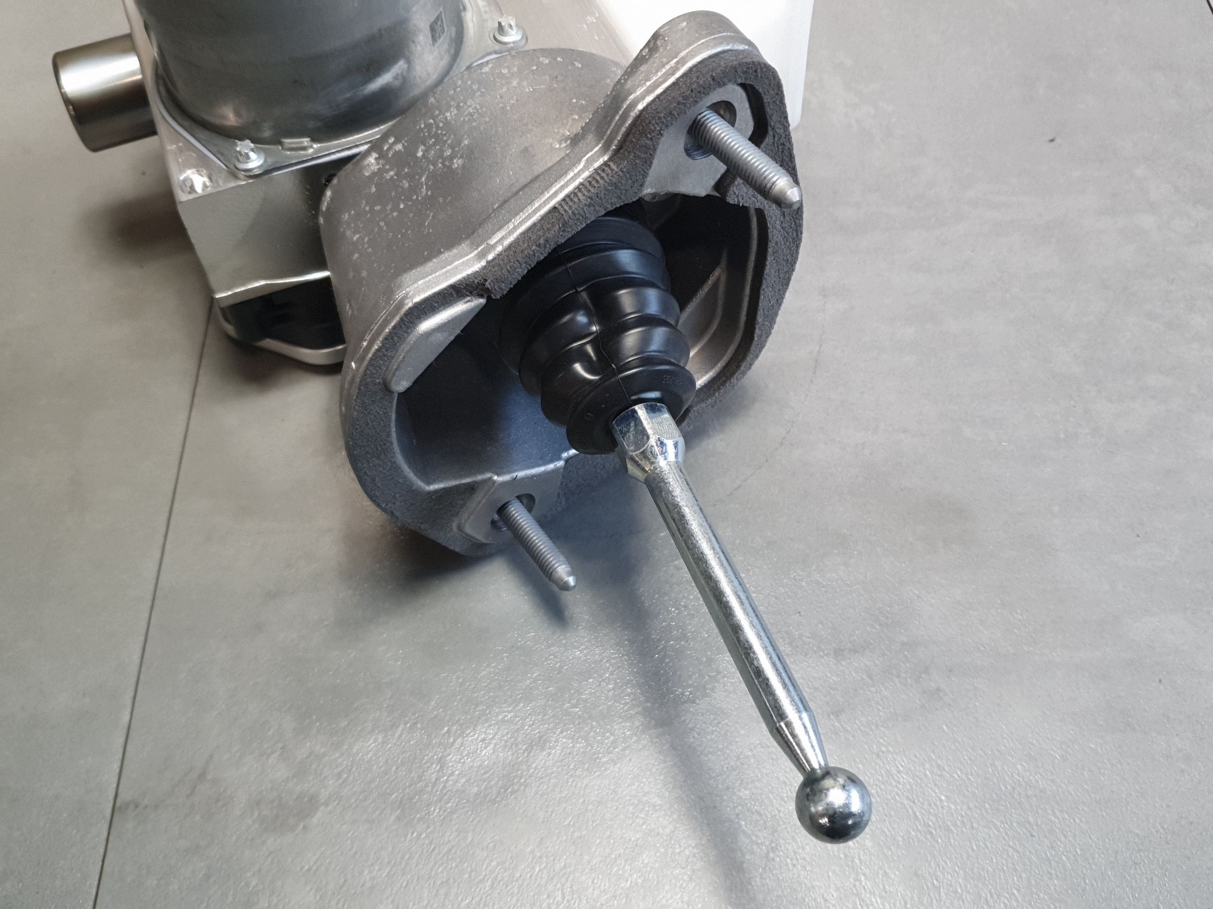 Audi Q6 e-tron pumpa ABS servo 8B3909059B