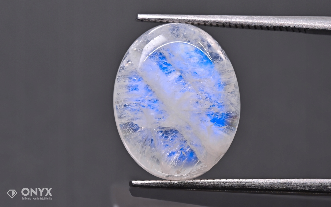 Měsíční kámen konvexní mělký ovál 15x12 mm