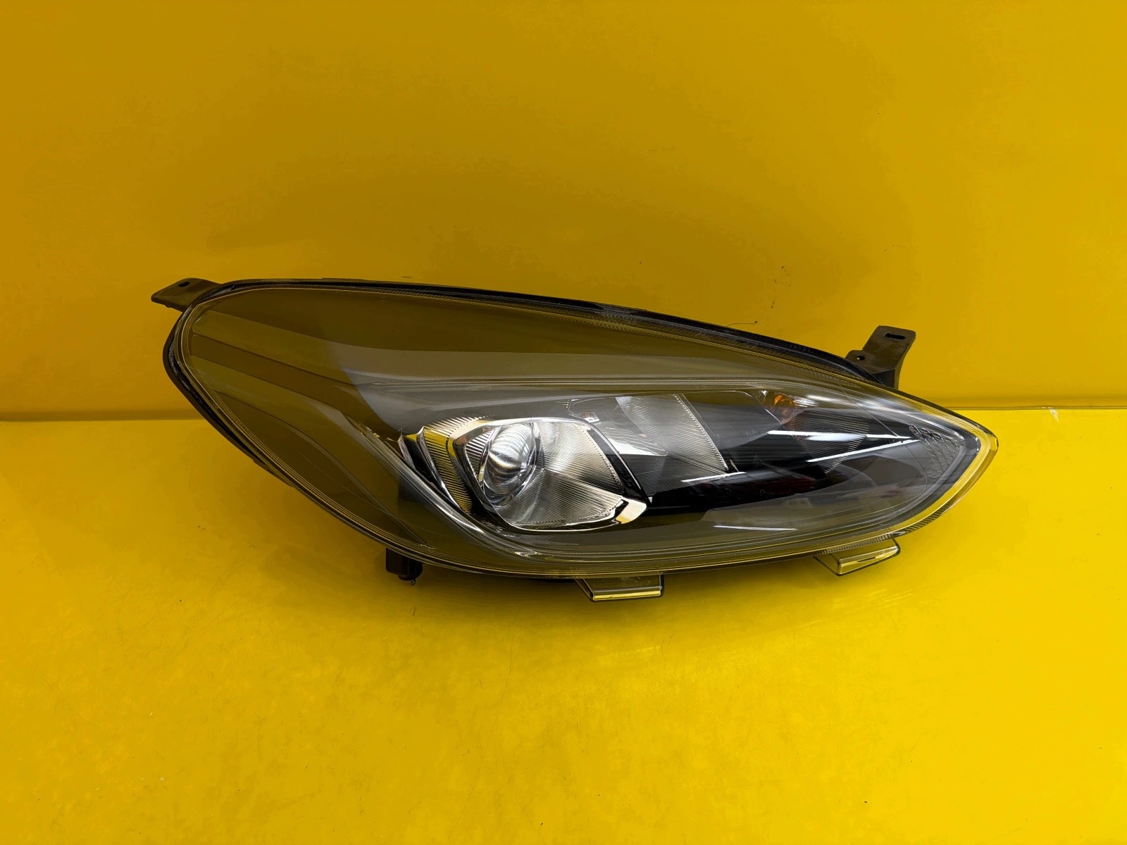 light right Ford Fiesta Mk8 Full Led Beam ST 2017-2021