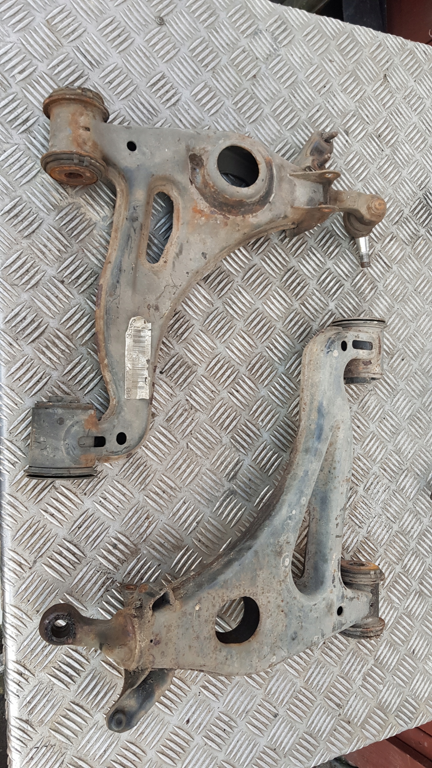MERCEDES W208 CLK 3.2 arm front left right lower