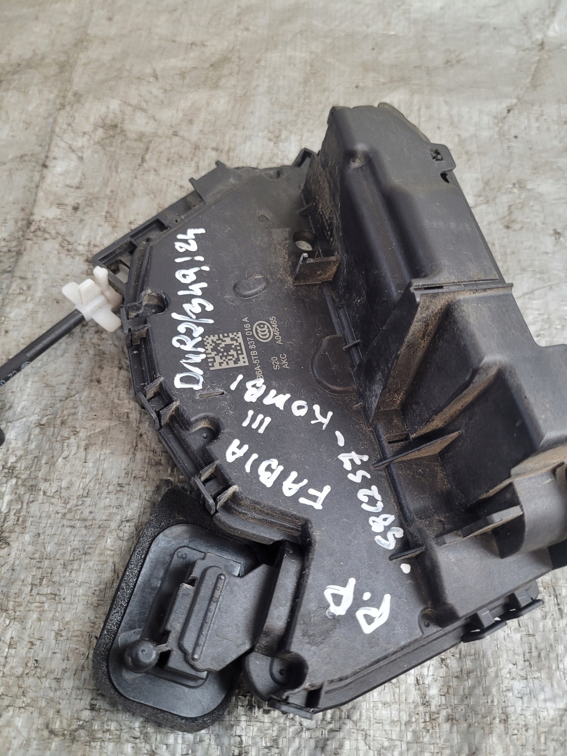 lock door right front OE 5TB837016A 7PIN SKODA FABIA III 3