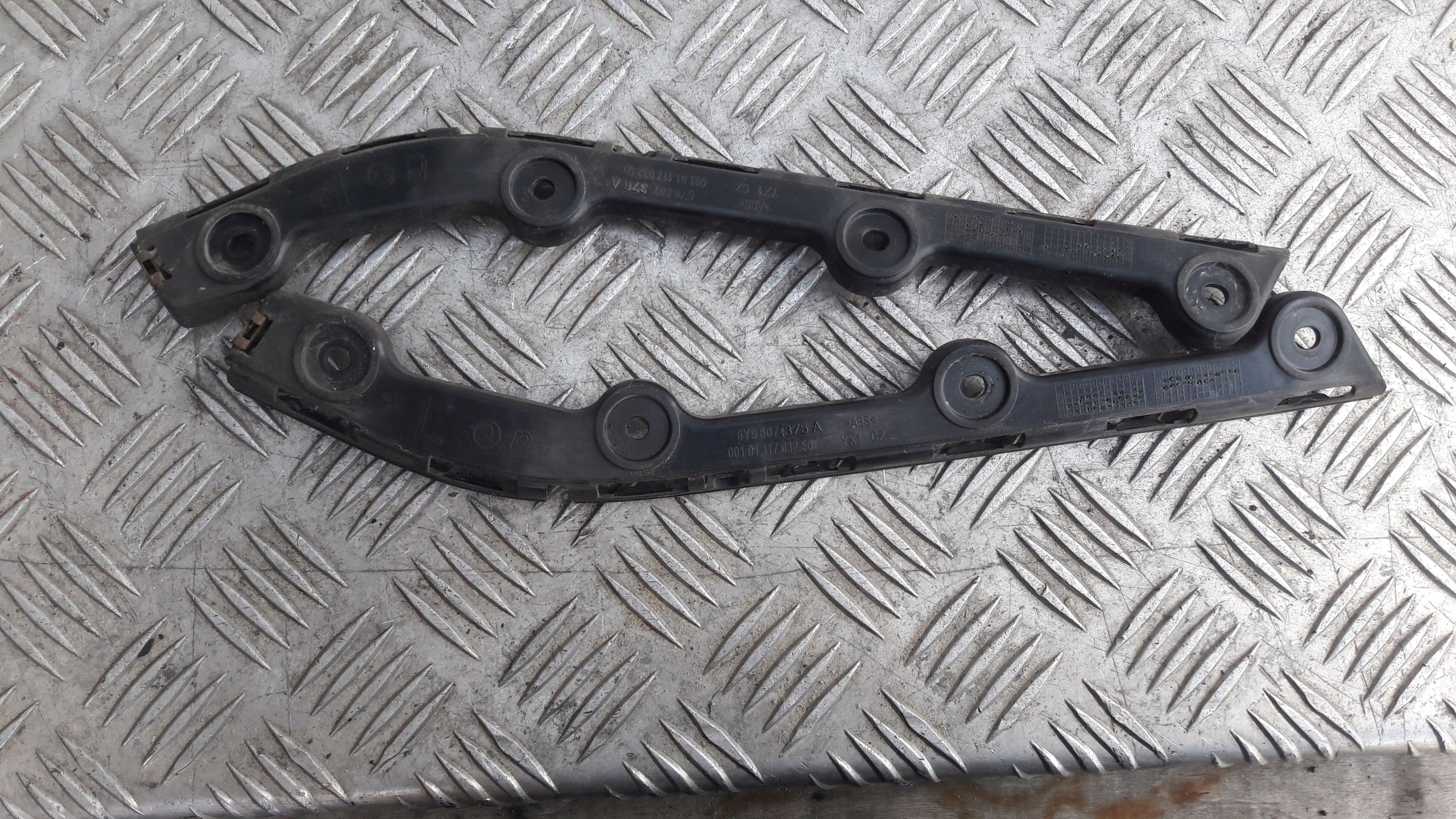 SKODA FABIA and bumper bracket left or right rear part
