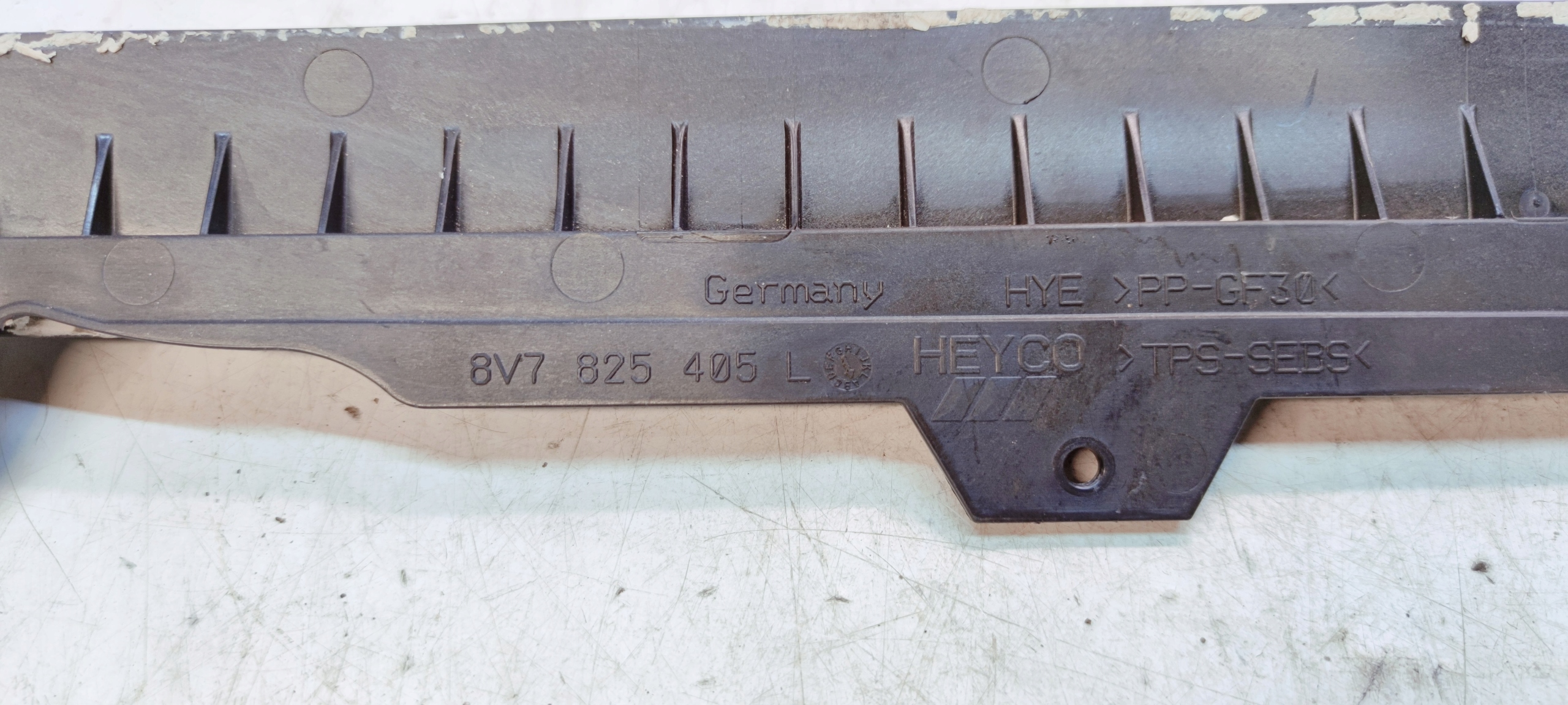 moulding MOCUJACA left AUDI A3 8V CABRIO 8V7825405