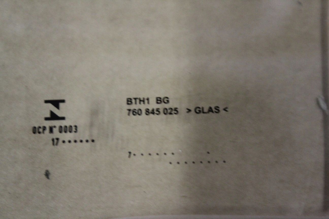 SZYBA DRZWI TYL LEWY VW TOUAREG III 760845025 Installation side Rear right