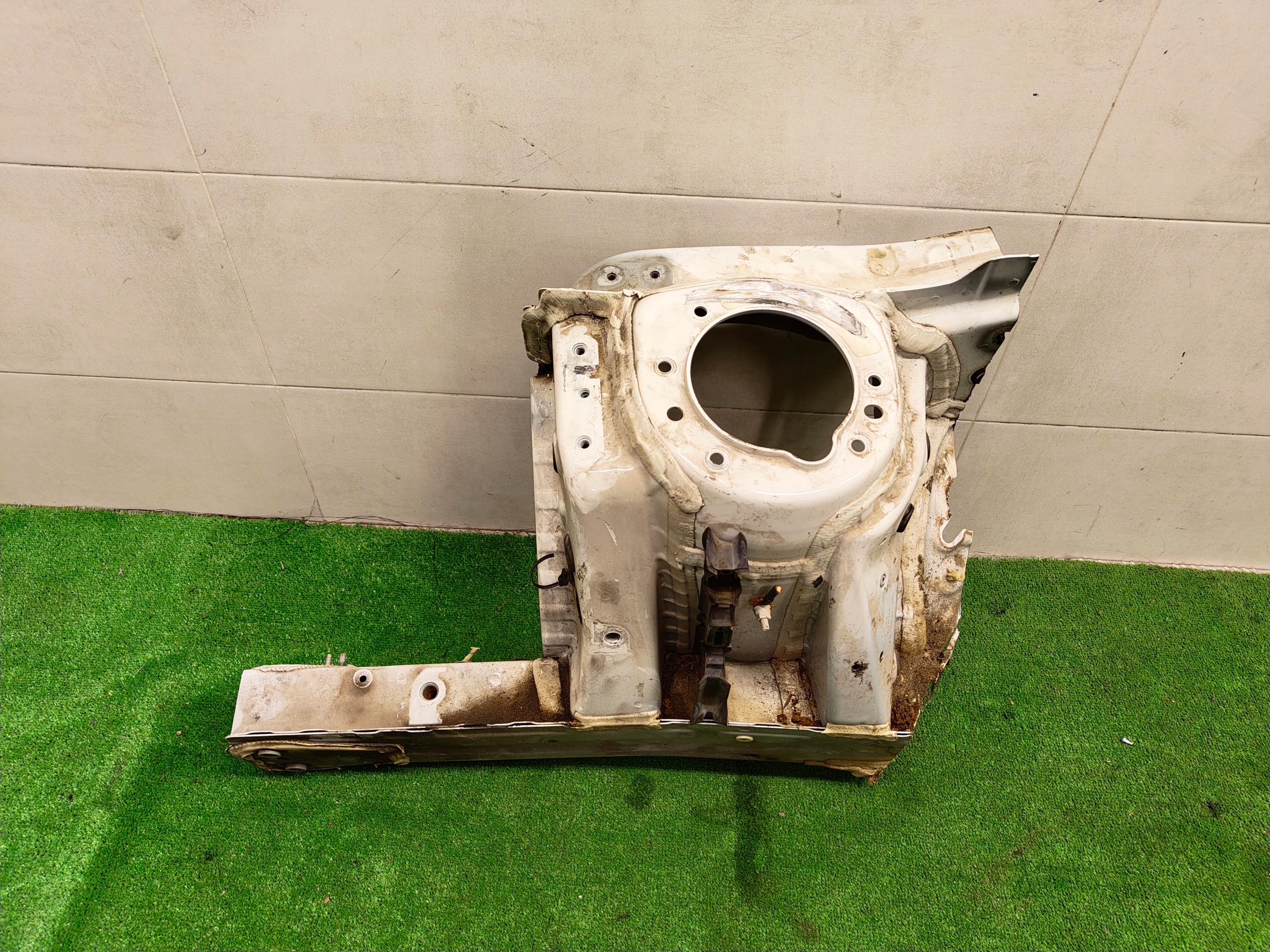 BMW X1 F48 quarter quarter placement right front A300