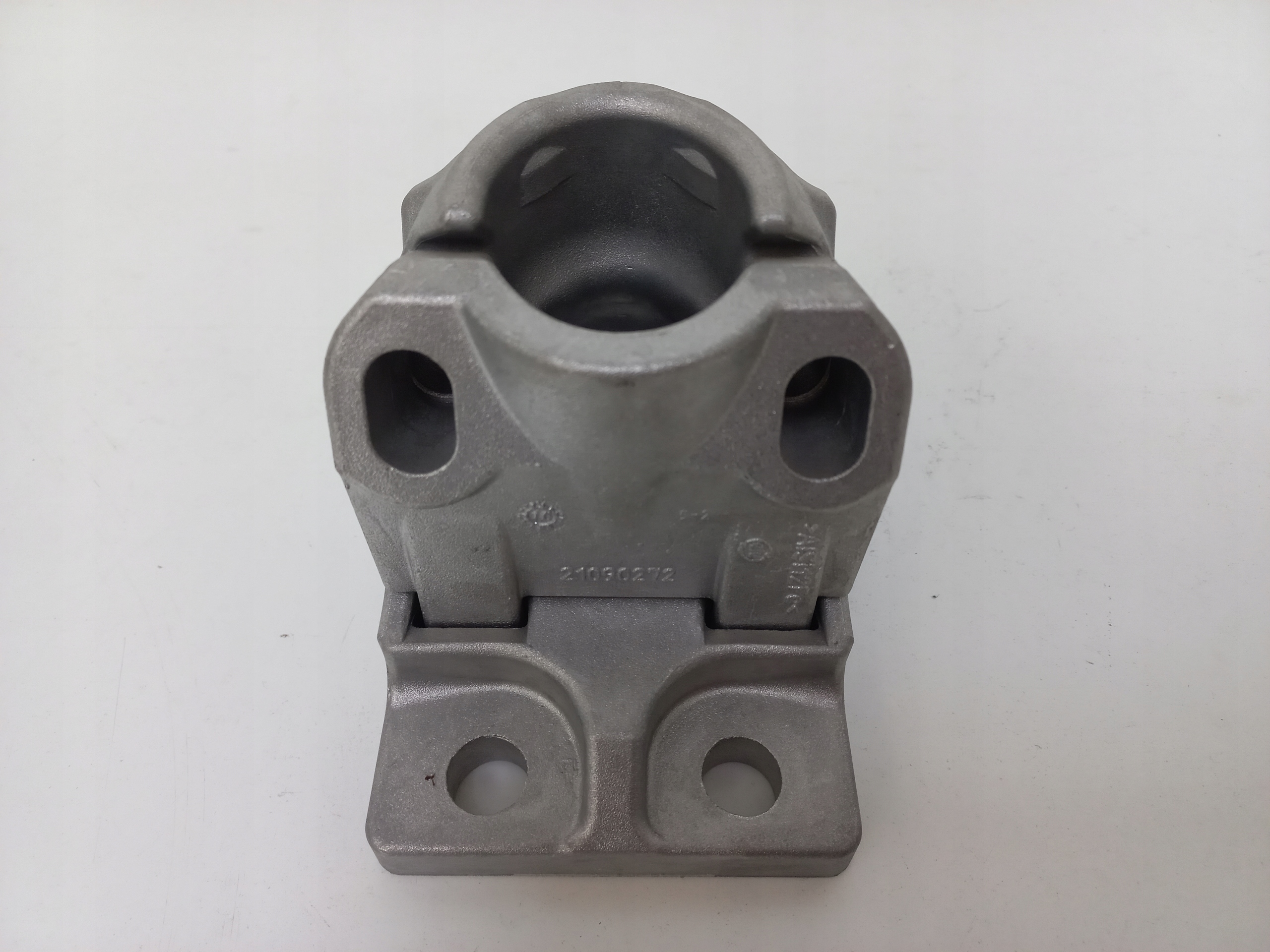 NOWY ORYGINALNY UCHWYT WSPORNIK TYLNEGO BŁOTNIKA RENAULT GAMA T RANGE C K Producent części Volvo OE