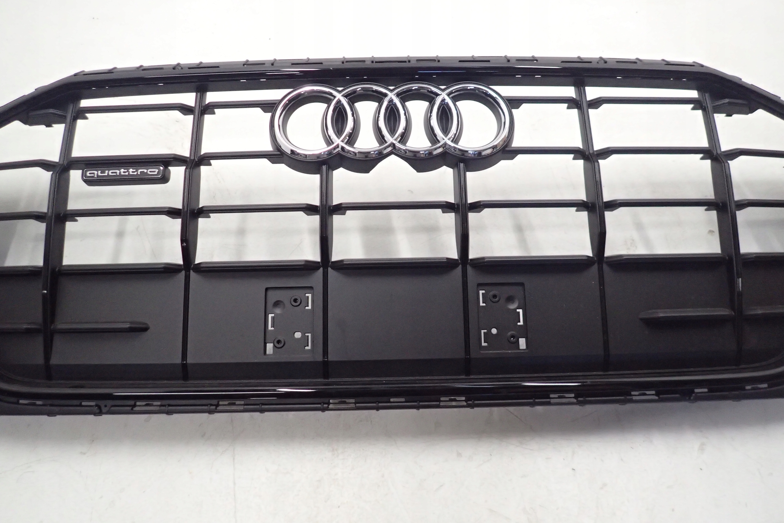 AUDI Q8 4M8 GRILL ATRAPA CHŁODNICY 4M8885651 Typ samochodu Samochody osobowe