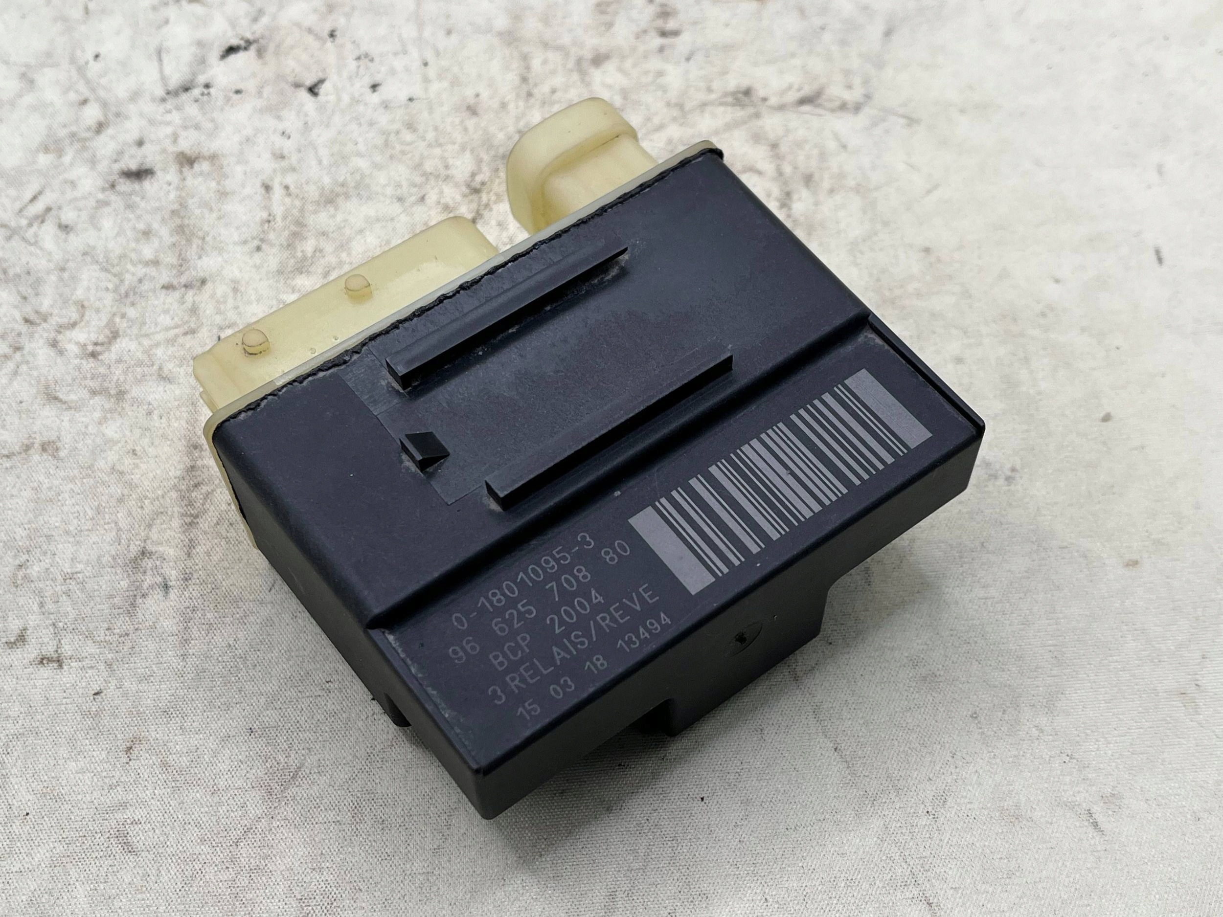 relay plugs zarowych Peugeot 9662570880 !J