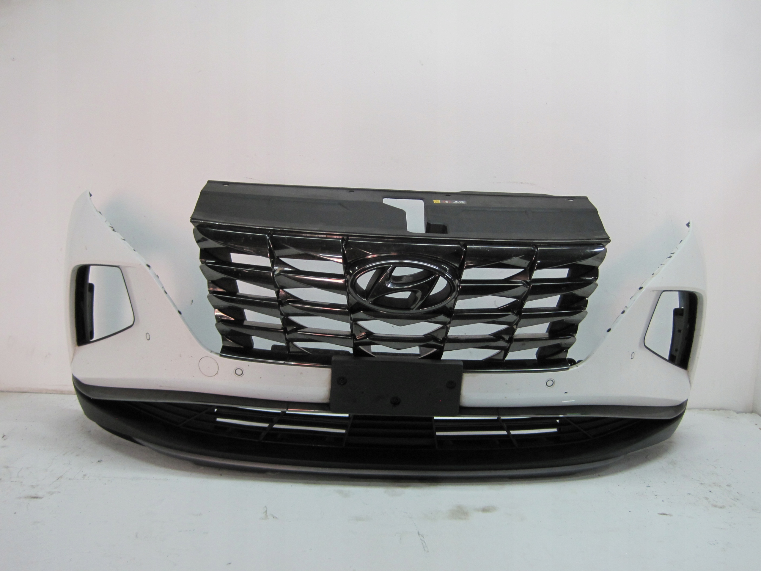 bumper HYUNDAI TUCSON IV 4 PDC 20R below RADAR front