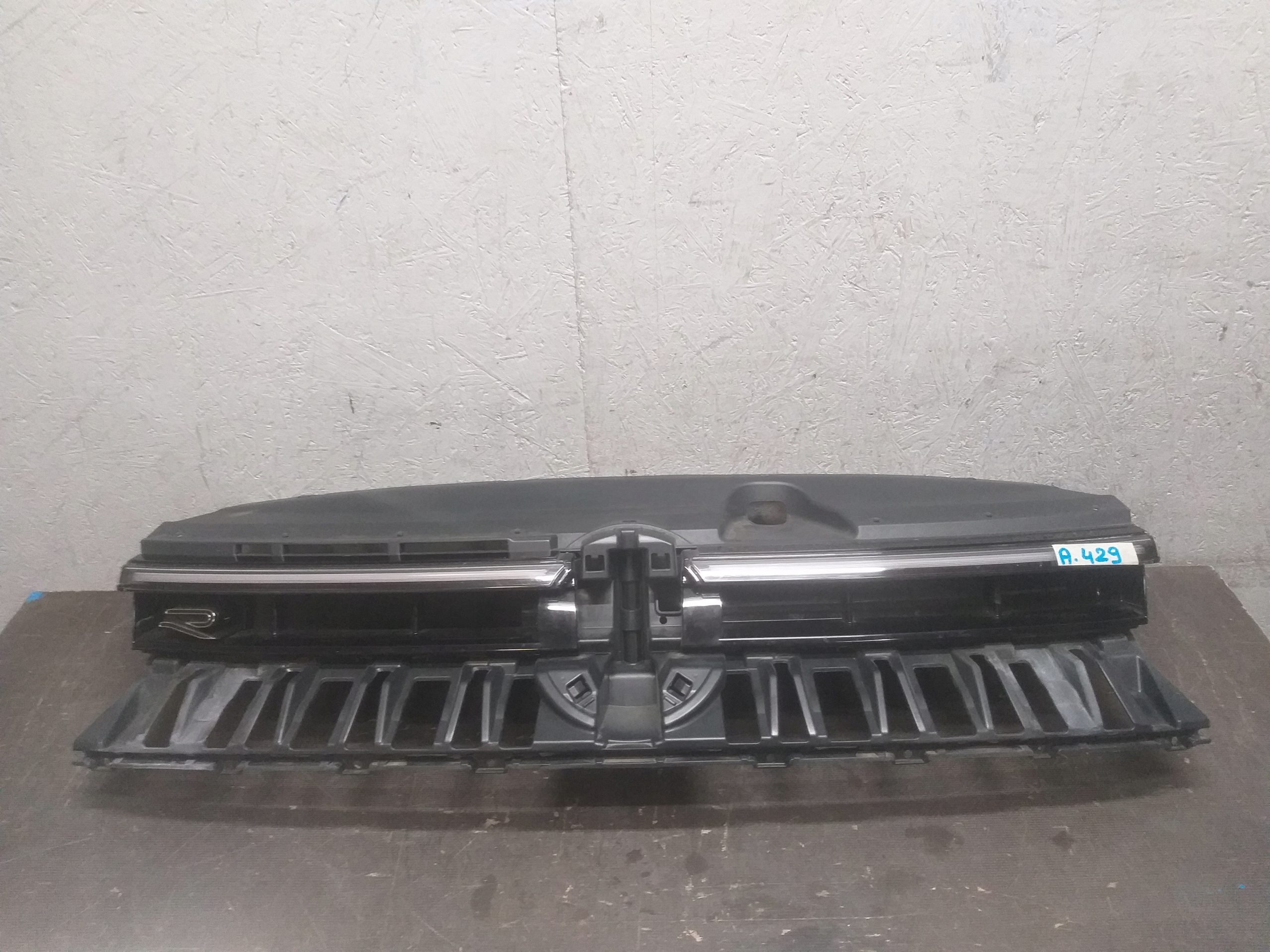 Grille VW PASSAT B9 R LINE 3J0853653