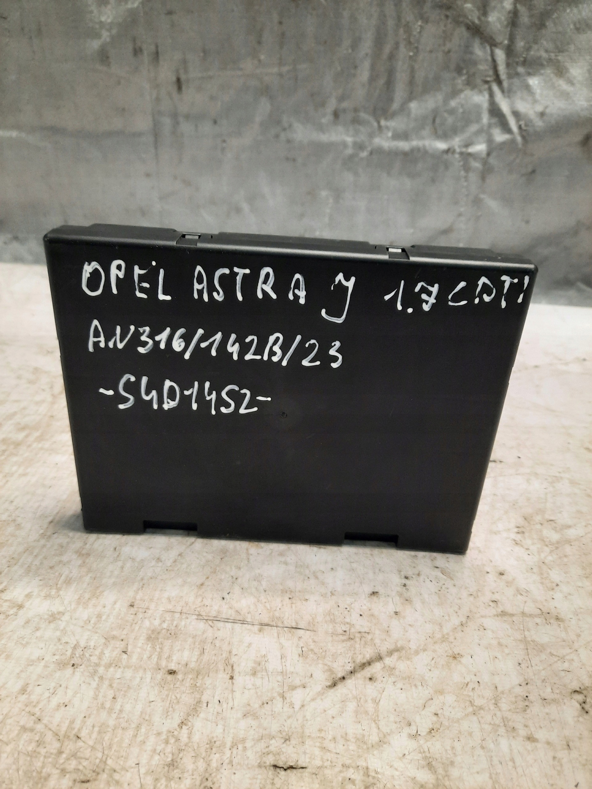 module control unit KOMFORTU OPEL ASTRA IV J 13589056