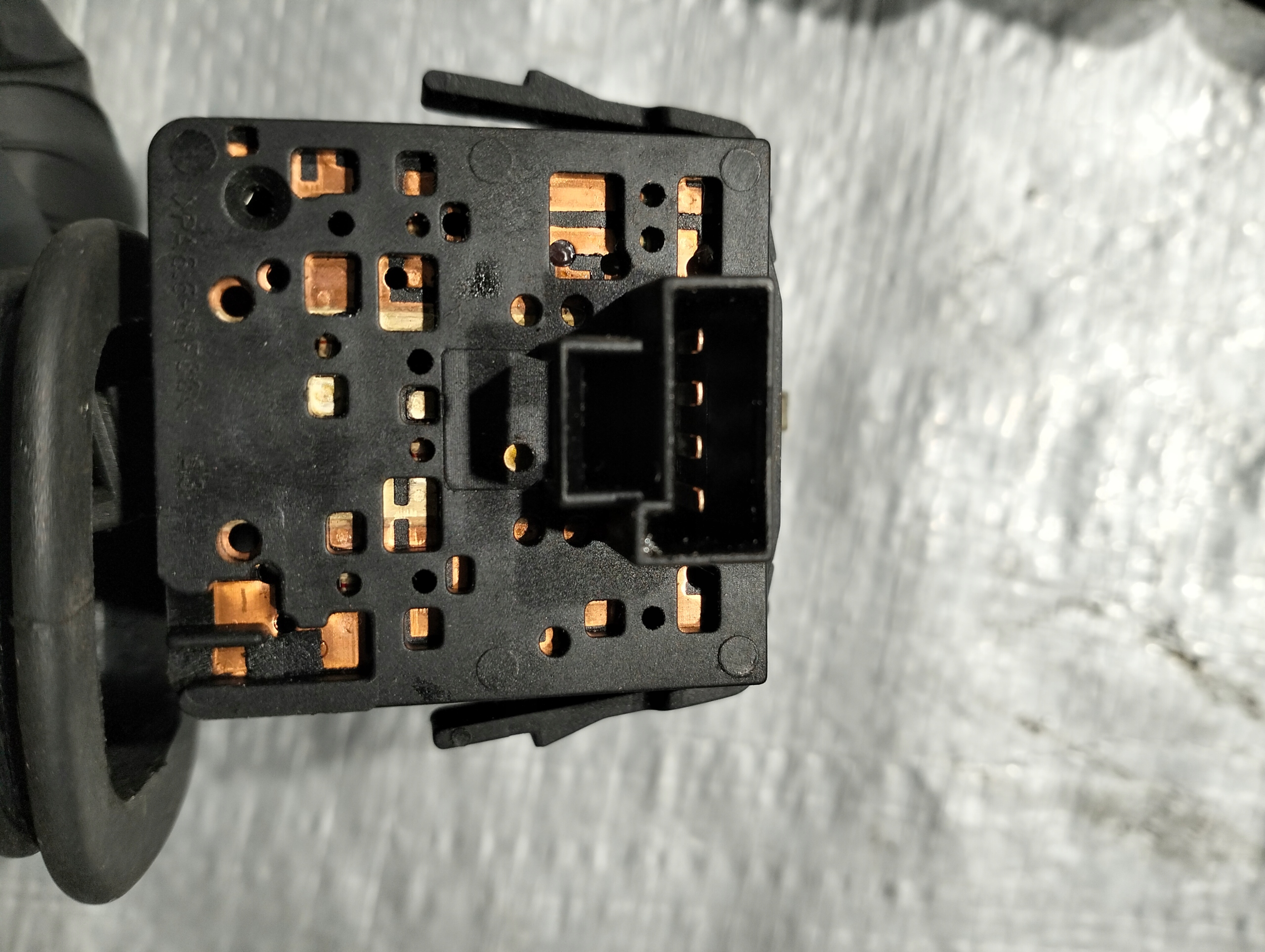 Bouton Indicateurs de direction OPEL CORSA C 09185413