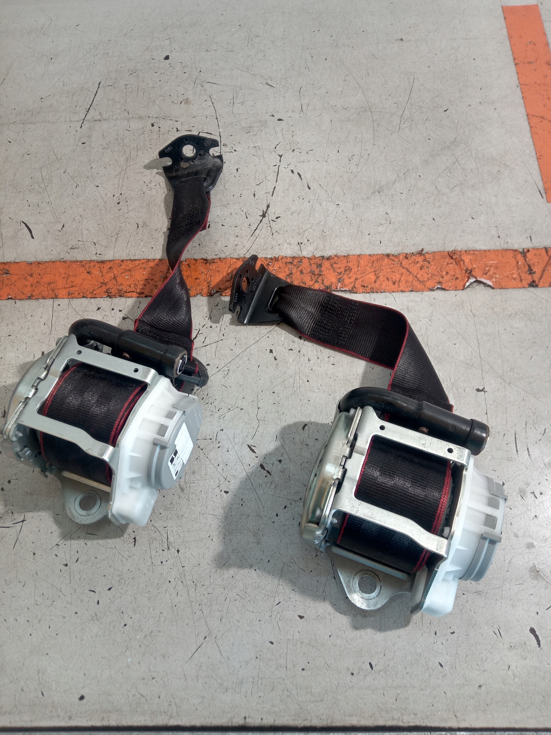 6F0857805D - SEAT ARONA РЕМЕНЬ ЛЕВЫЙ И ПРАВЫЙ ЗАДНИЙ НАТЯЖИТЕЛЬ