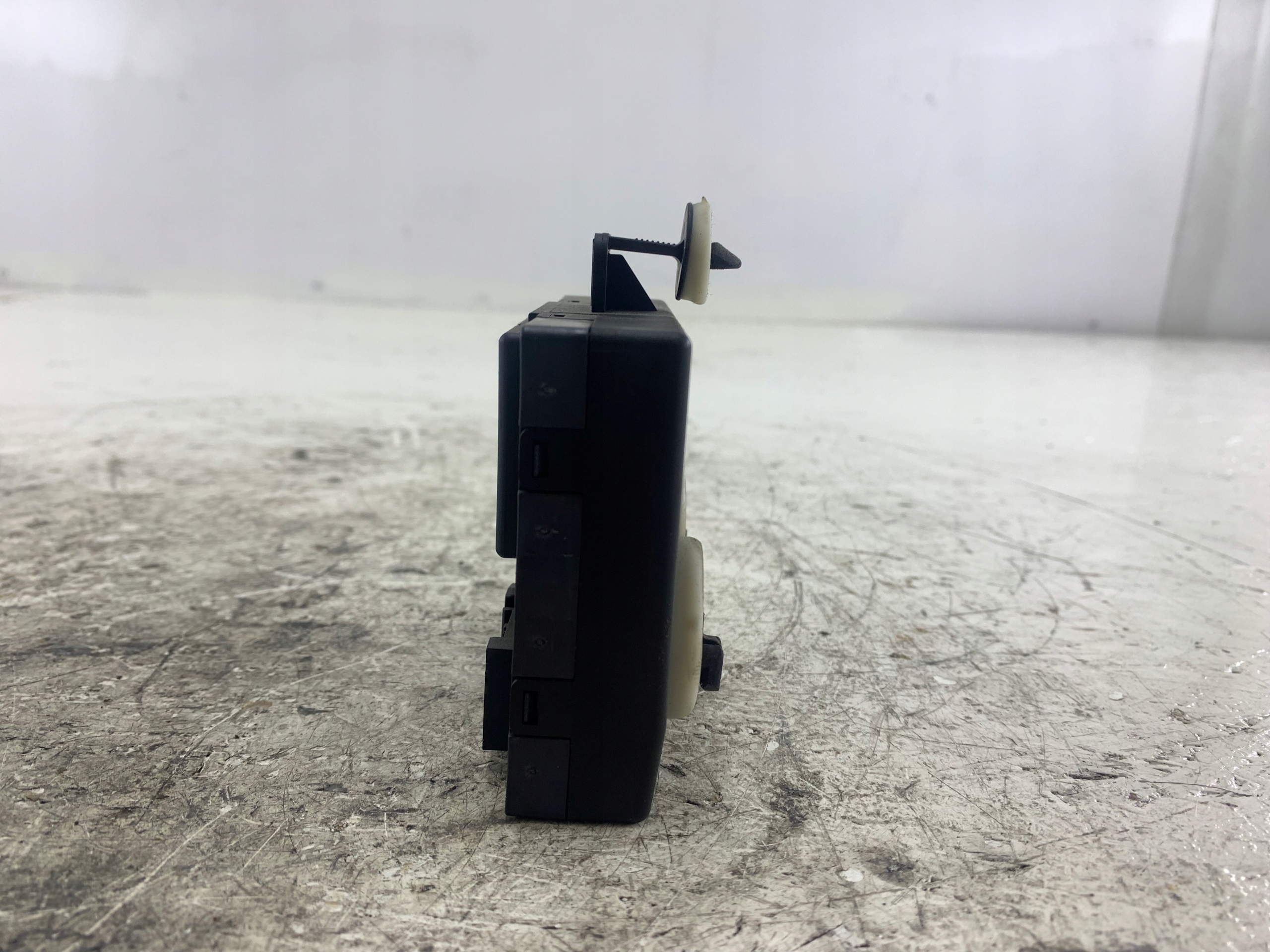 AUDI A6 C6 module door left rear part 4F0959795A