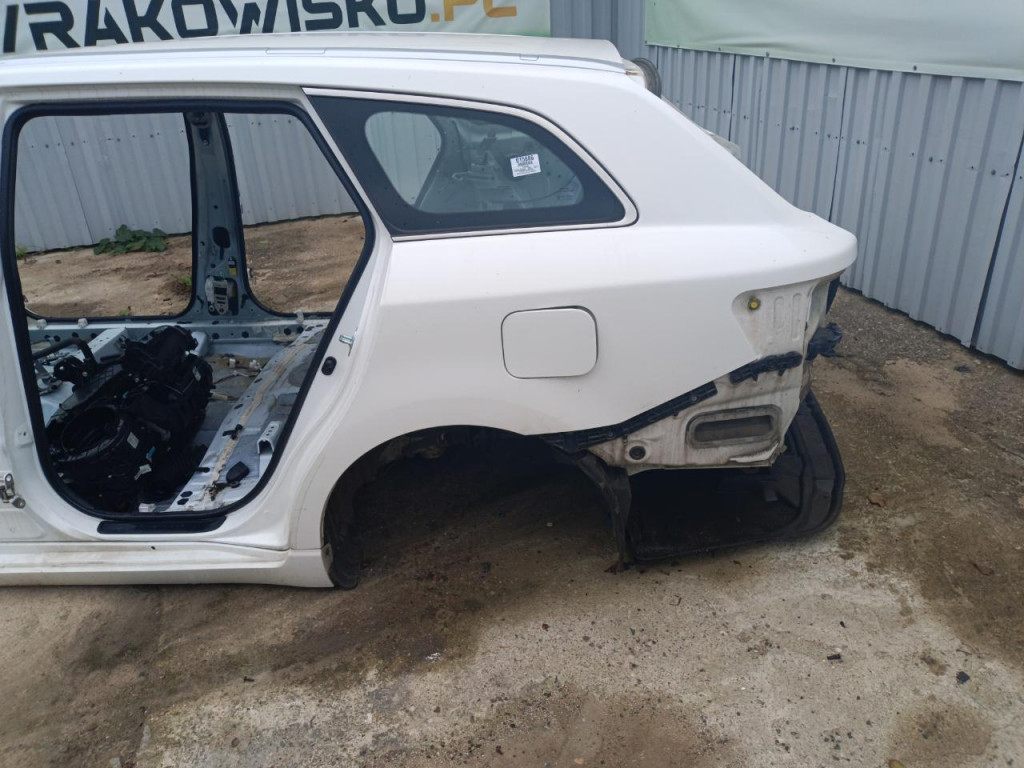 TOYOTA AVENSIS T27 KOMBI ĆWIARTKA BŁOTNIK LEWY TYŁ 040