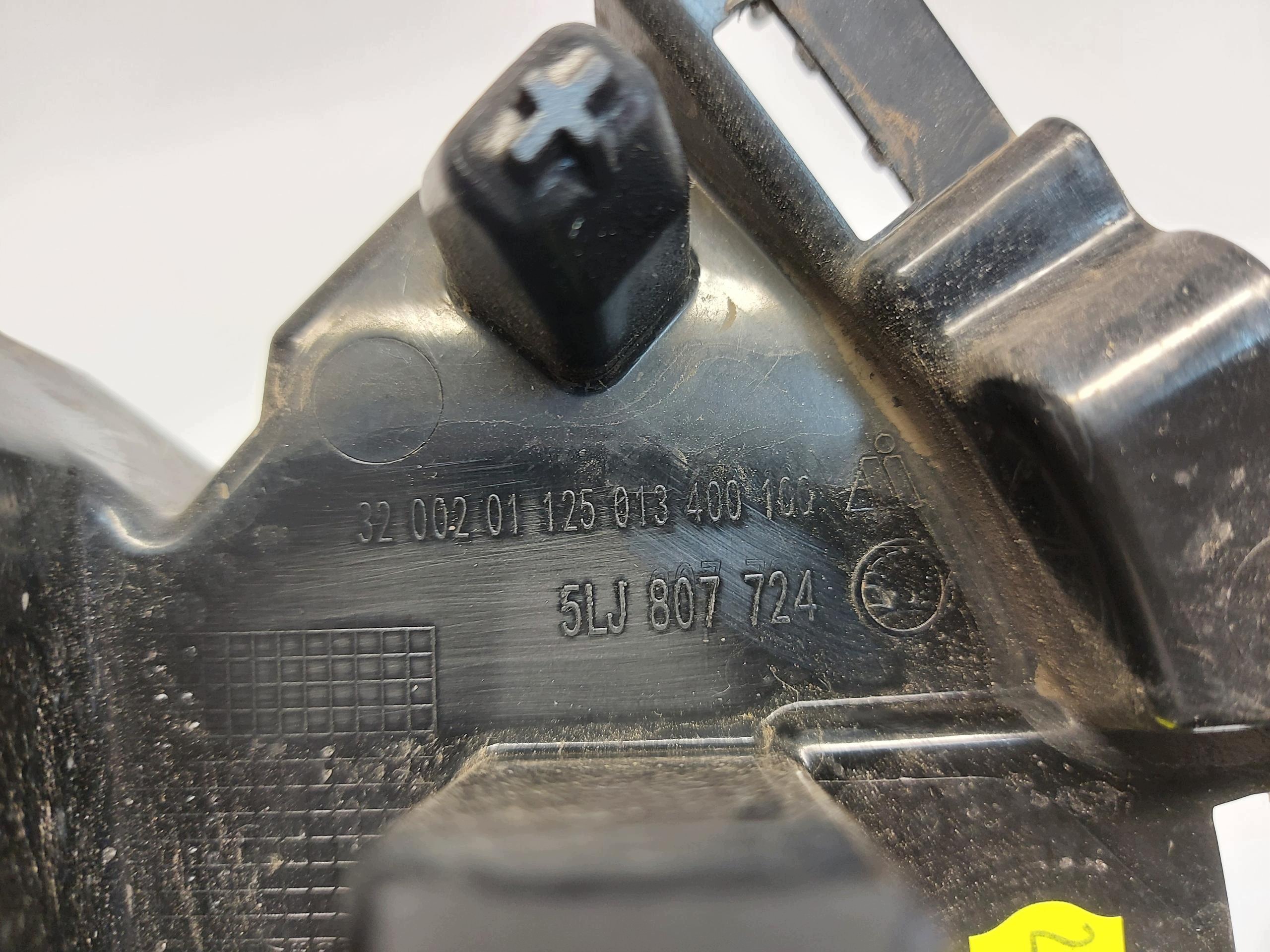 Skoda Elroq 5LJ iV85 , SUV 5D bumper bracket front right 5LJ807724