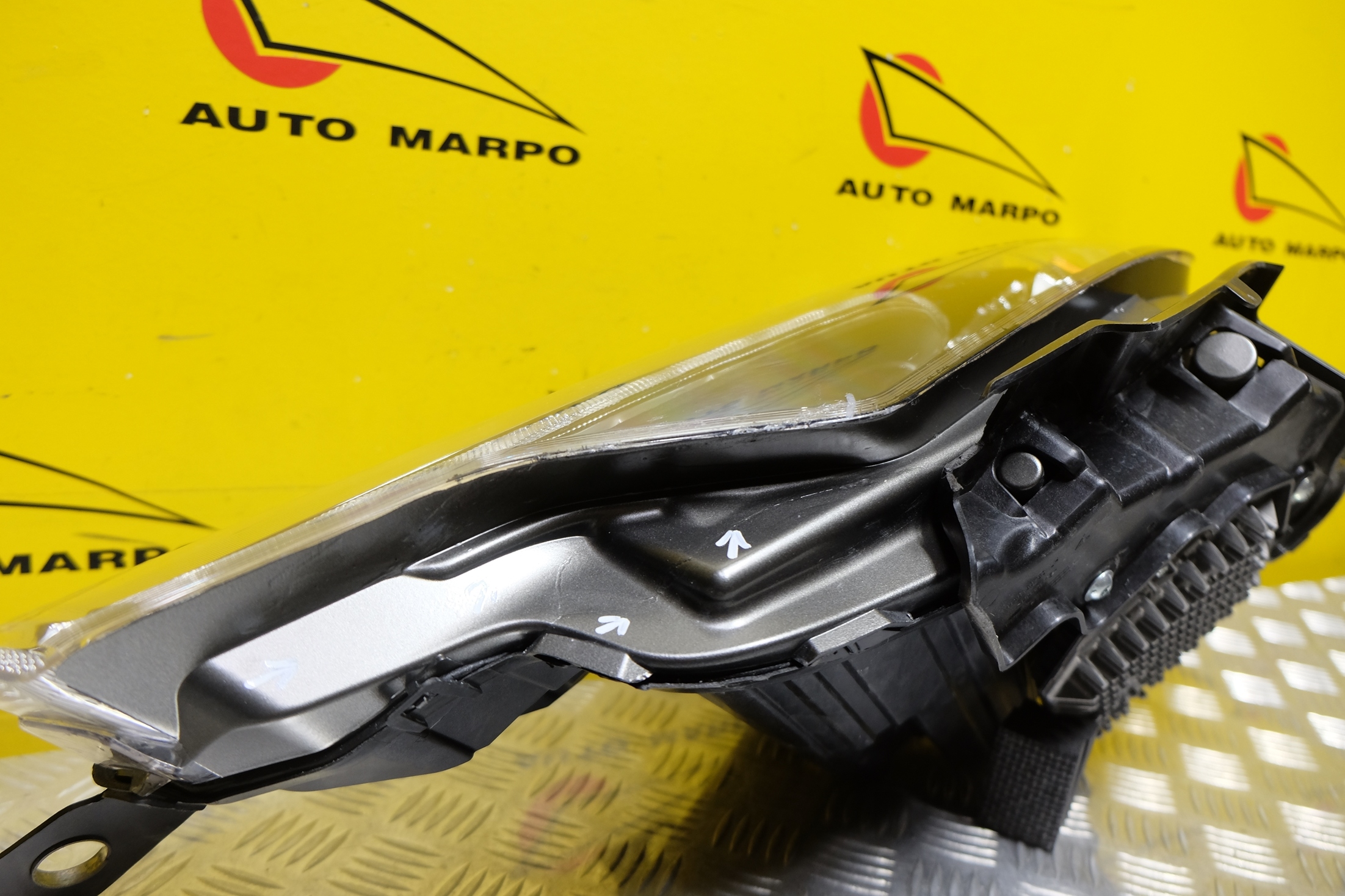 MASERATI LEVANTE 2020- REFLEKTOR LAMPA LED L USA Wersja Amerykańska