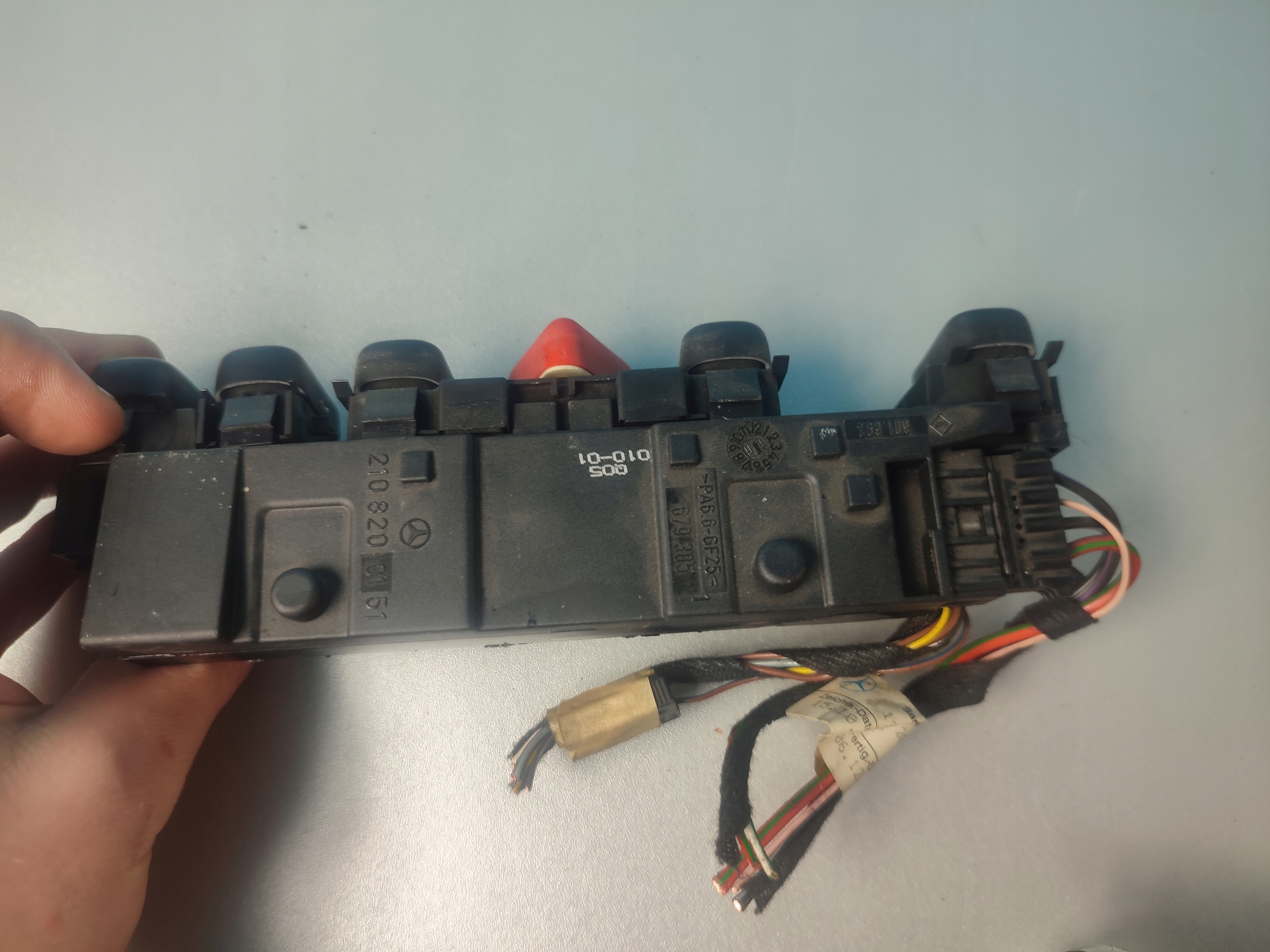 PANEL SITZE DES WARNBLICKSCHALTERS MERCEDES W208 2108200151