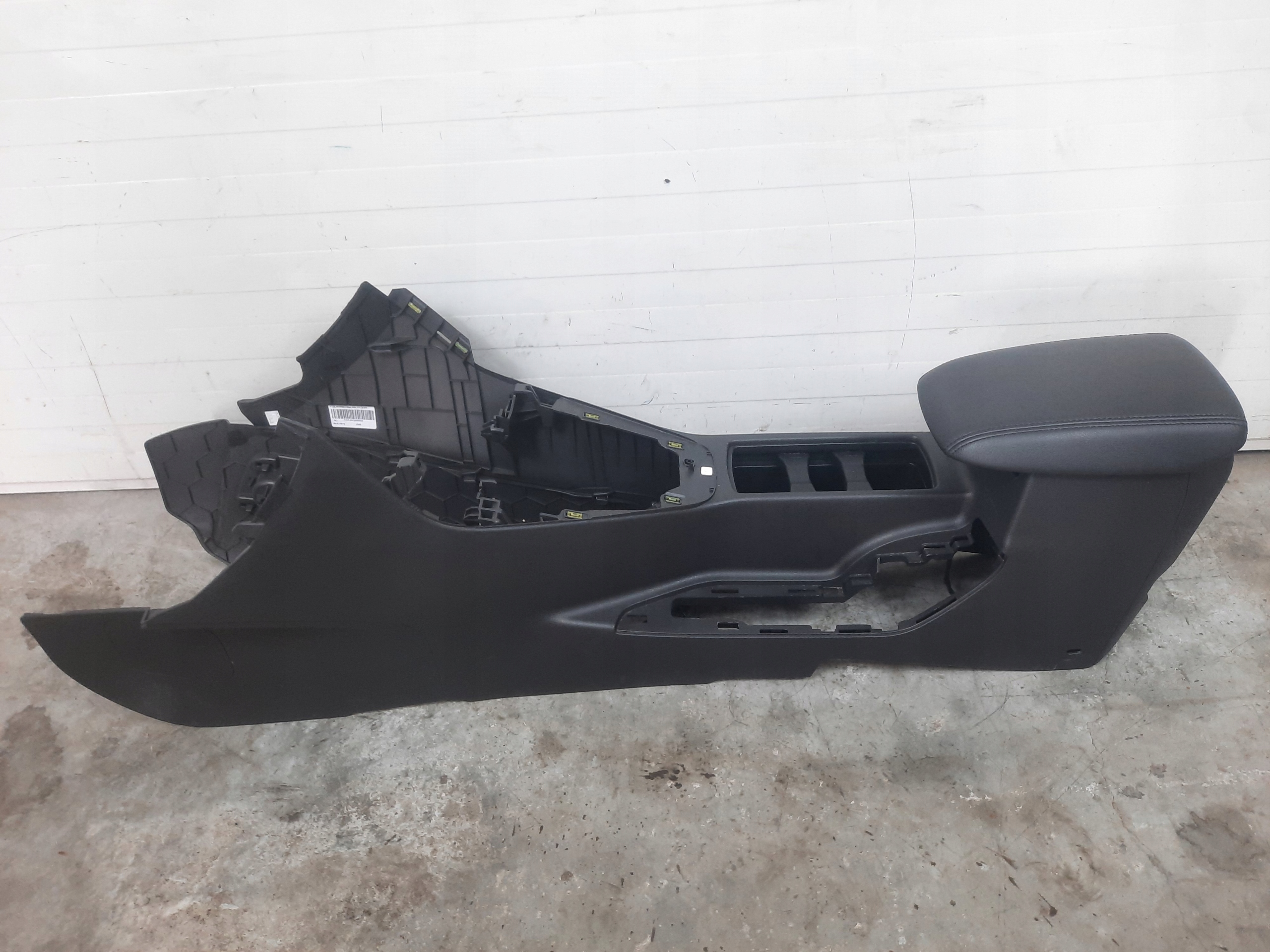 ЦЕНТРАЛЬНИЙ ПІДЛОКІТНИК FORD FOCUS MK3 LIFT