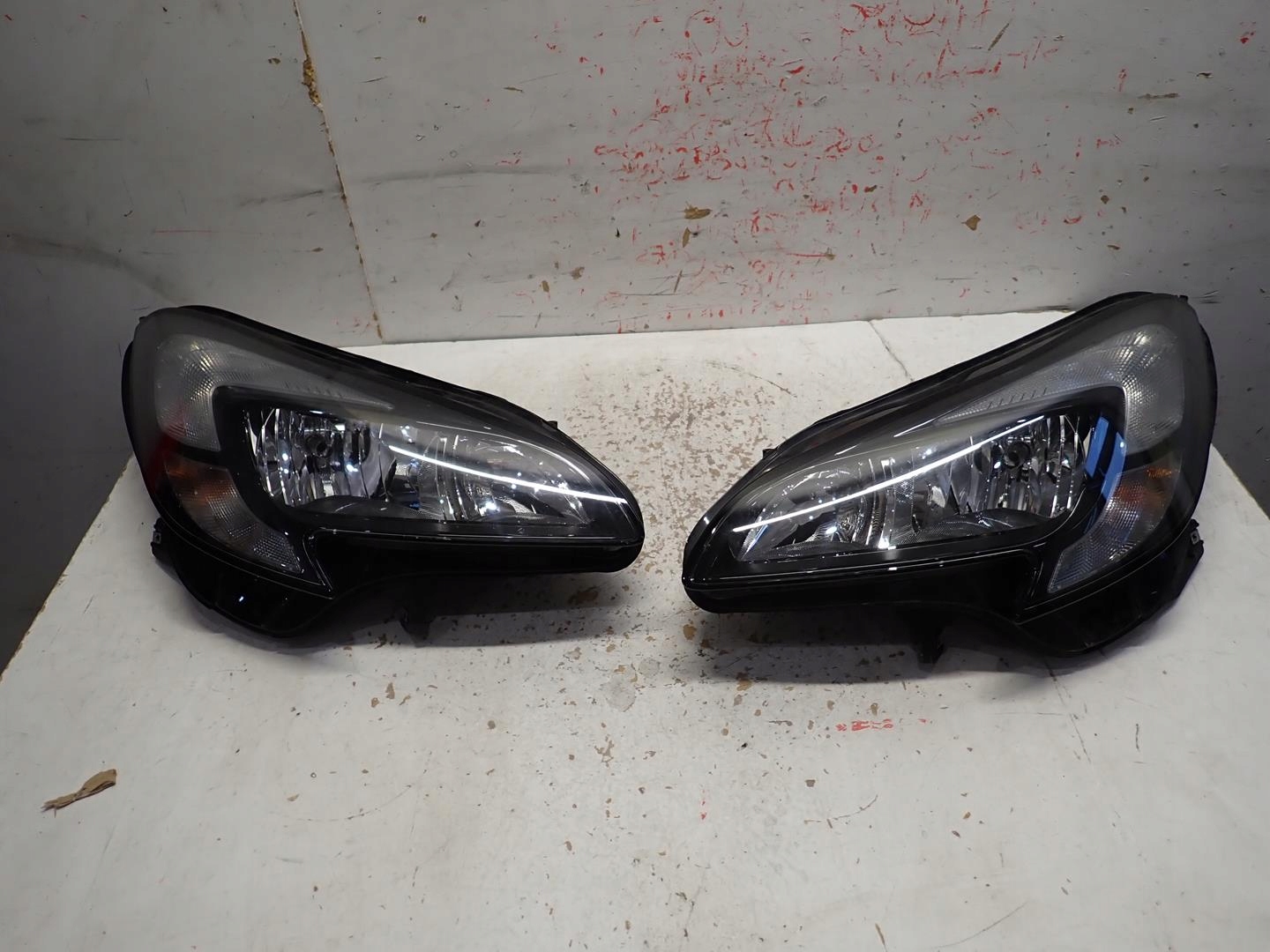 light front front left OPEL CORSA E 2014- 39108222