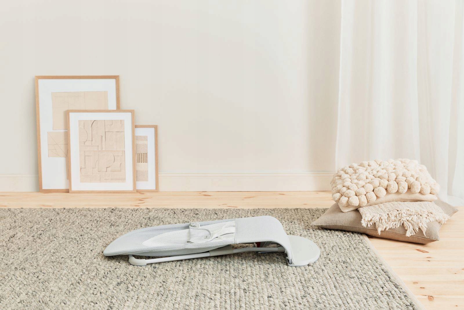 LEŻACZEK BALANCE SOFT MESH SZARY BIAŁY BABYBJORN Marka BabyBjörn